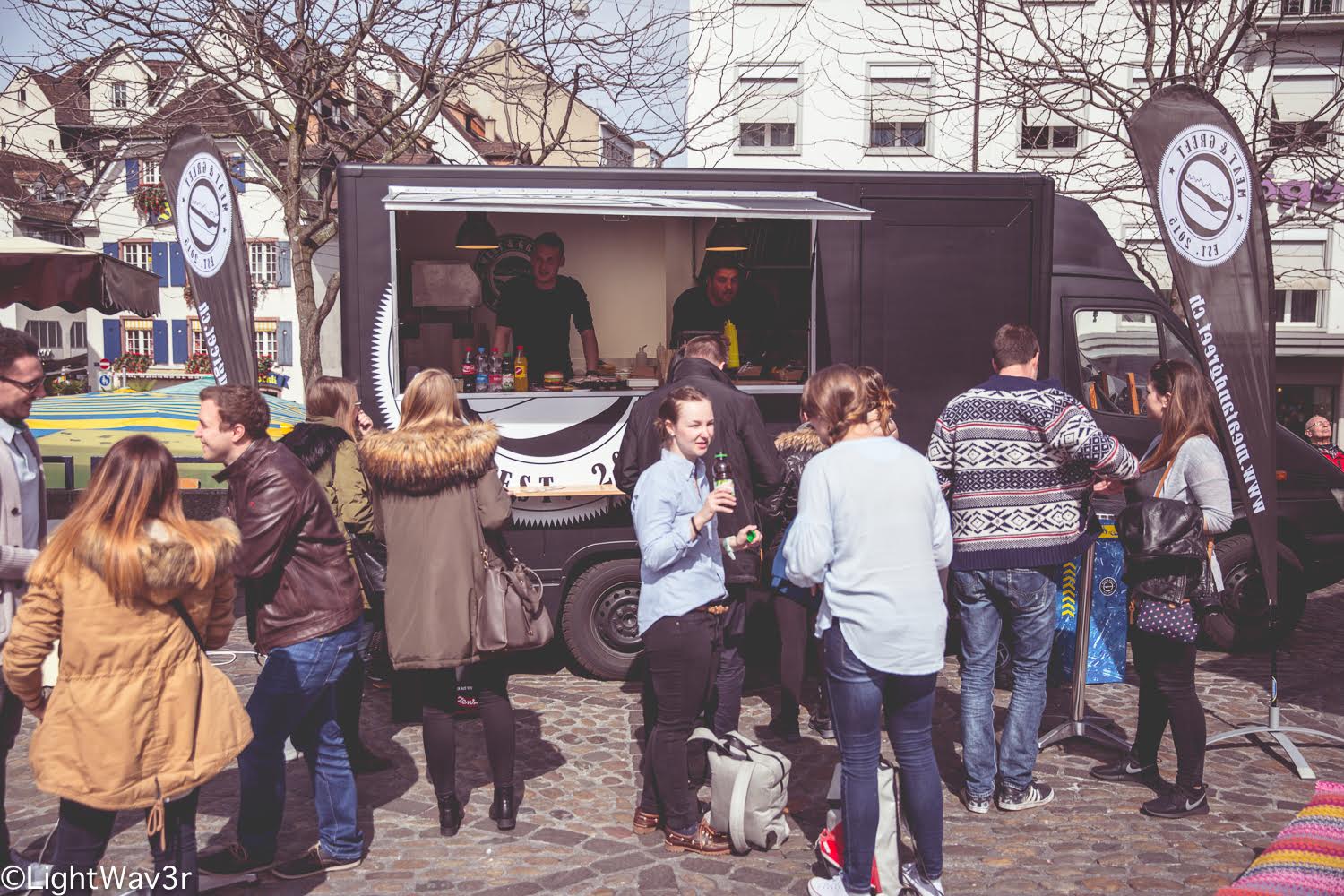 Burger auf dem Barfi: die Foodtrucker von «Meatandgreet».