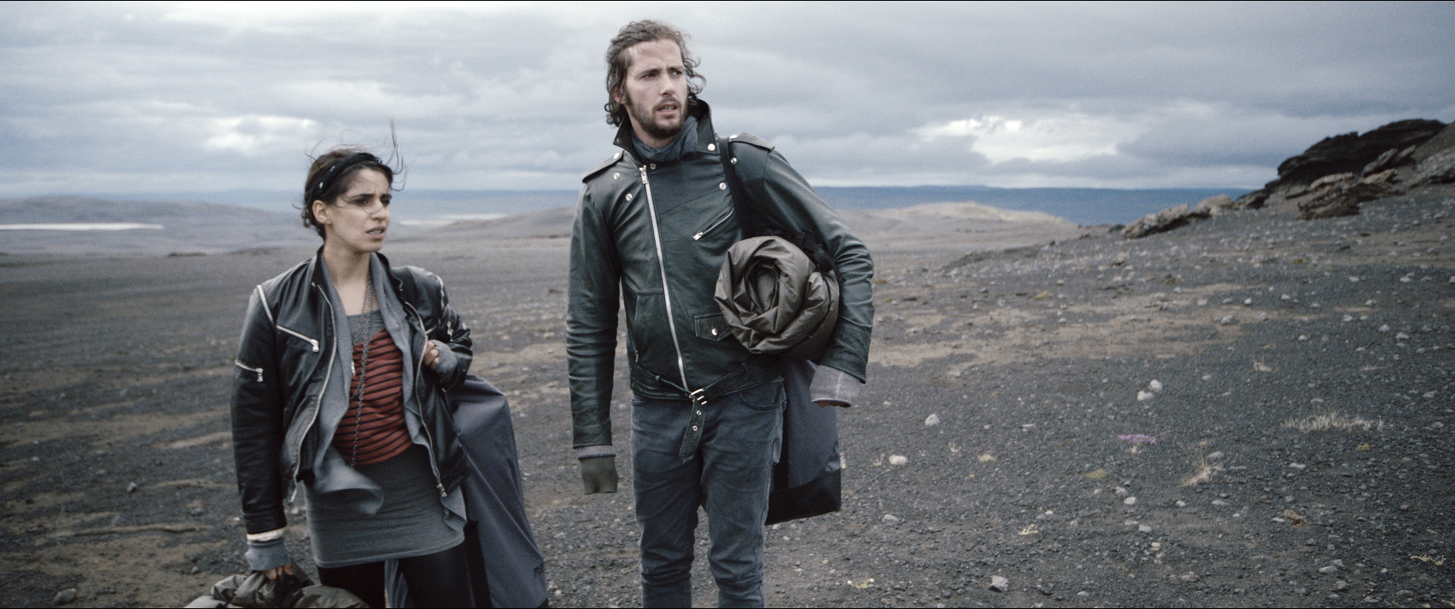 Ausgesetzt in der grauen Wüste des Nordens: Zusammen mit seiner Filmpartnerin Maryam Zaree im Film «Welcome to Iceland».