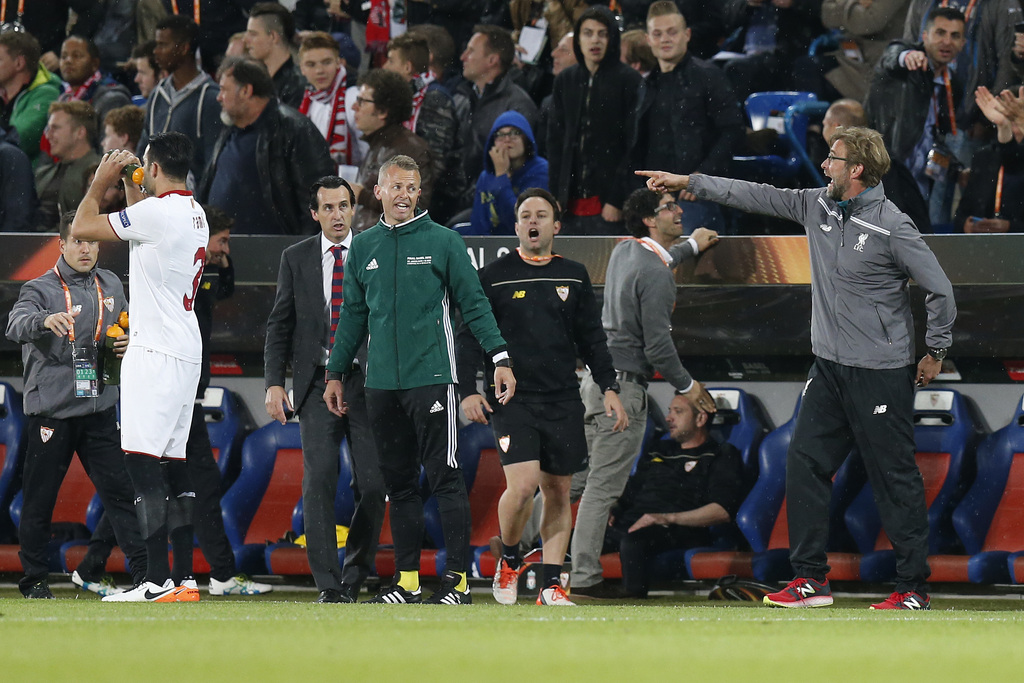 Liverpool's head coach Juergen Klopp, right, reacts during the UEFA Europa League final between England's Liverpool FC and Spain's Sevilla Futbol Club at the St. Jakob-Park stadium in Basel, Switzerland, on Wednesday, May 18, 2016. (KEYSTONE/Peter Klaunzer)