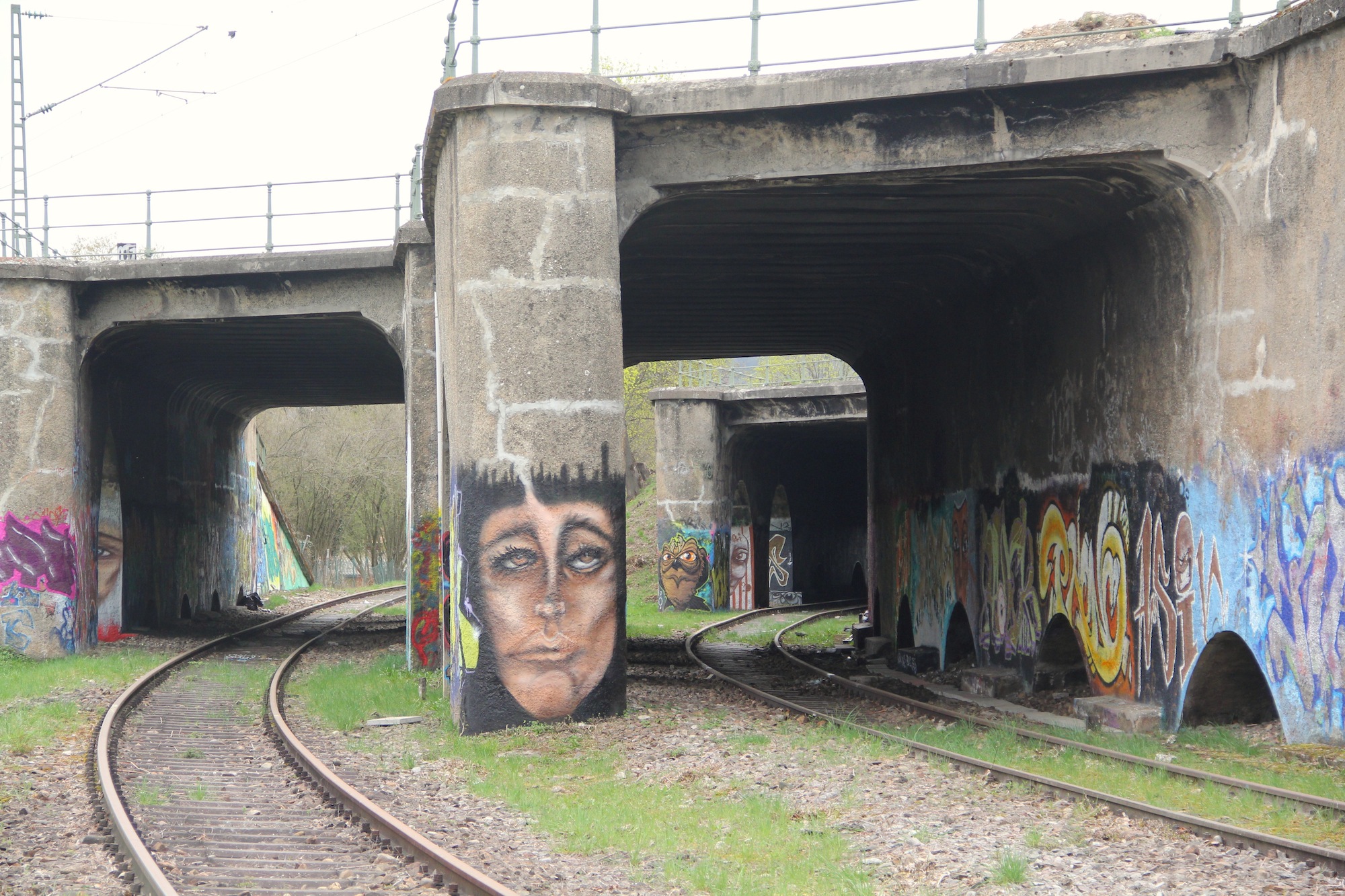 In Zukunft einmal wichtig für das S-Bahn-Herzstück? Die bei Graffitikünstlern beliebte alte Güterstrecke Grenzacherhorn könnte vielleicht als Reservegleis dienen.