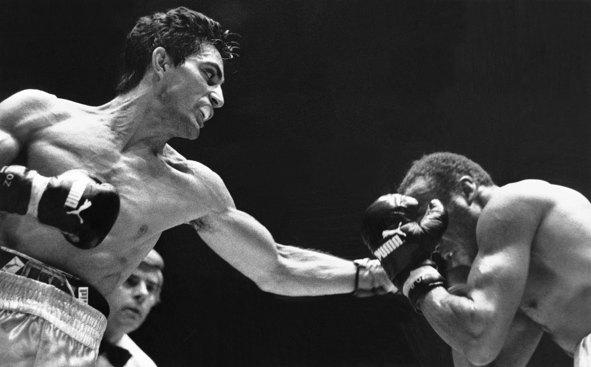 Enrico Scacchia (links) im EM-Kampf im Supermittelgewicht gegen Said Skhouma, 30 November 1985 in Genf. 