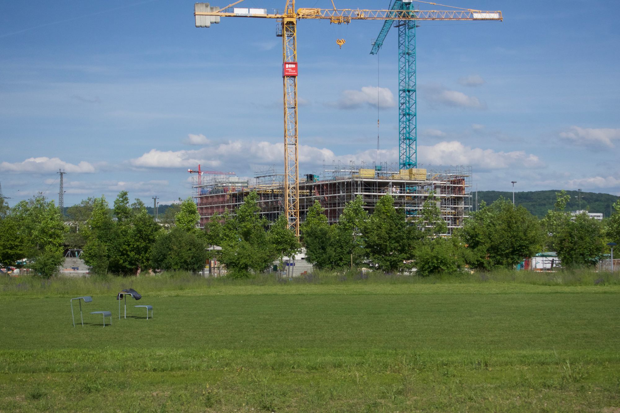 Langsam entsteht auf dem Arealsektor Ost der lange ersehnte Bauriegen gegen den Autobahnlärm der Osttangente.