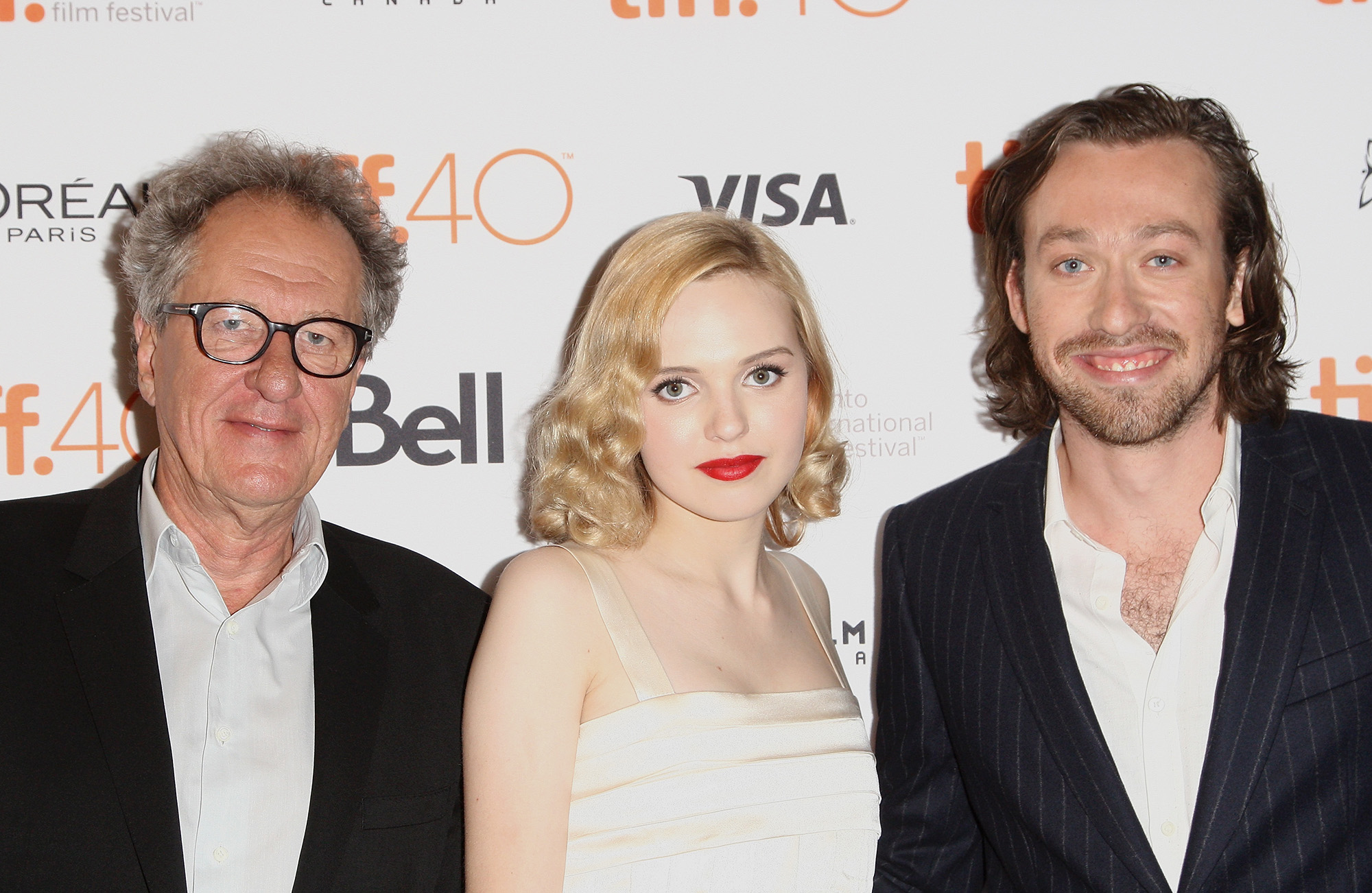 Simon Stone mit den Hauptdarstellern seiner Films «The Daugther»: Oscarpreisträger Geoffrey Rush und Odessa Young.