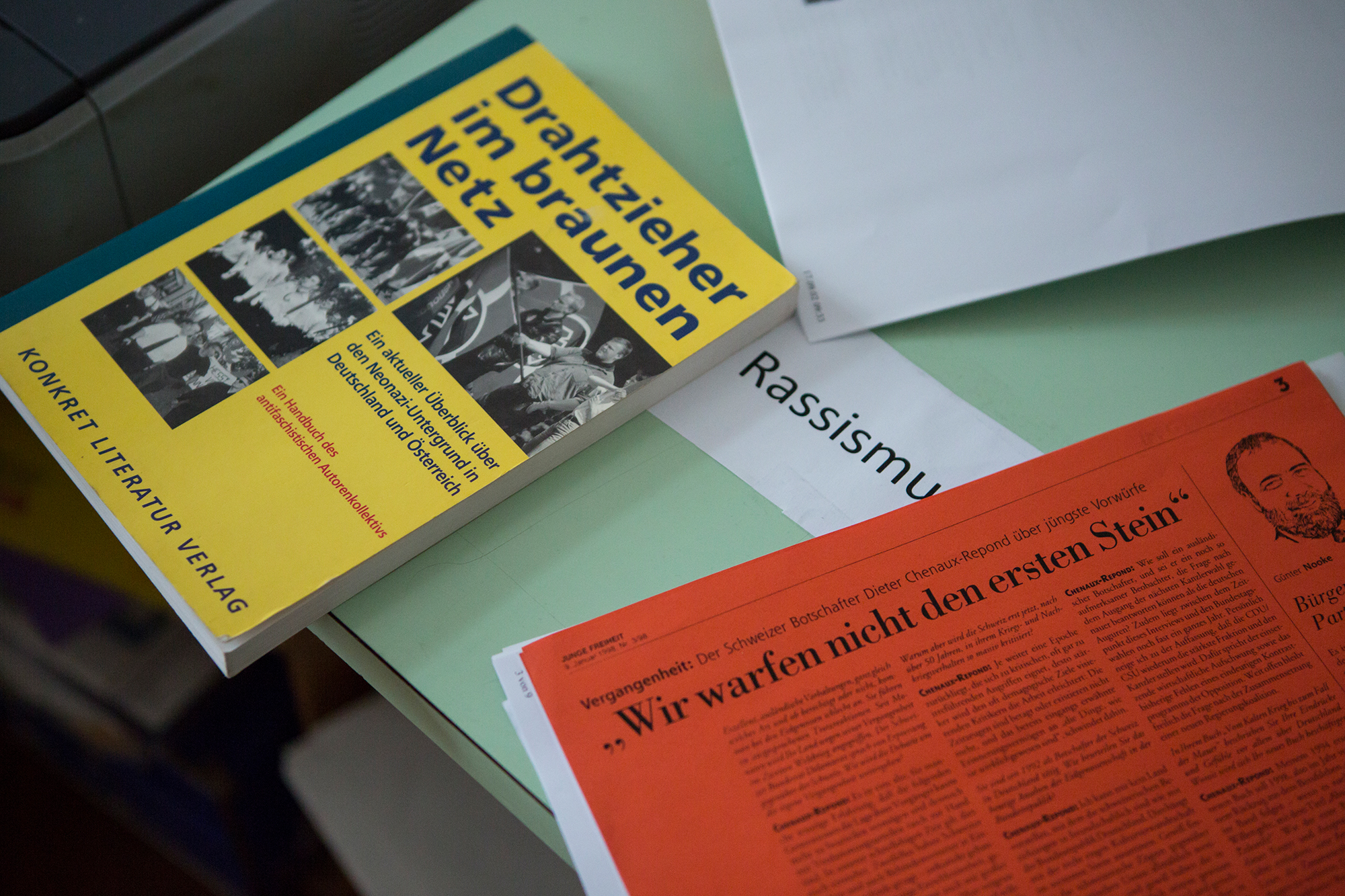 Spurensuche in der Vergangenheit: Saalfrank fahndet in der Fachliteratur nach belastendem Material.