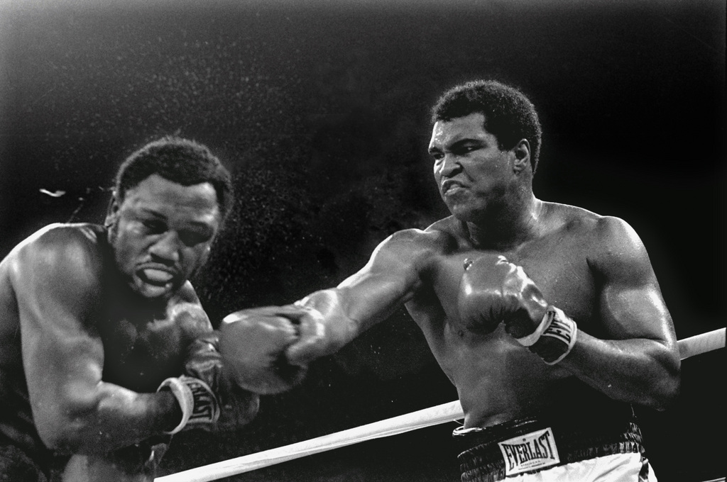 Wumm! Joe Frazier muss 1975 einstecken.