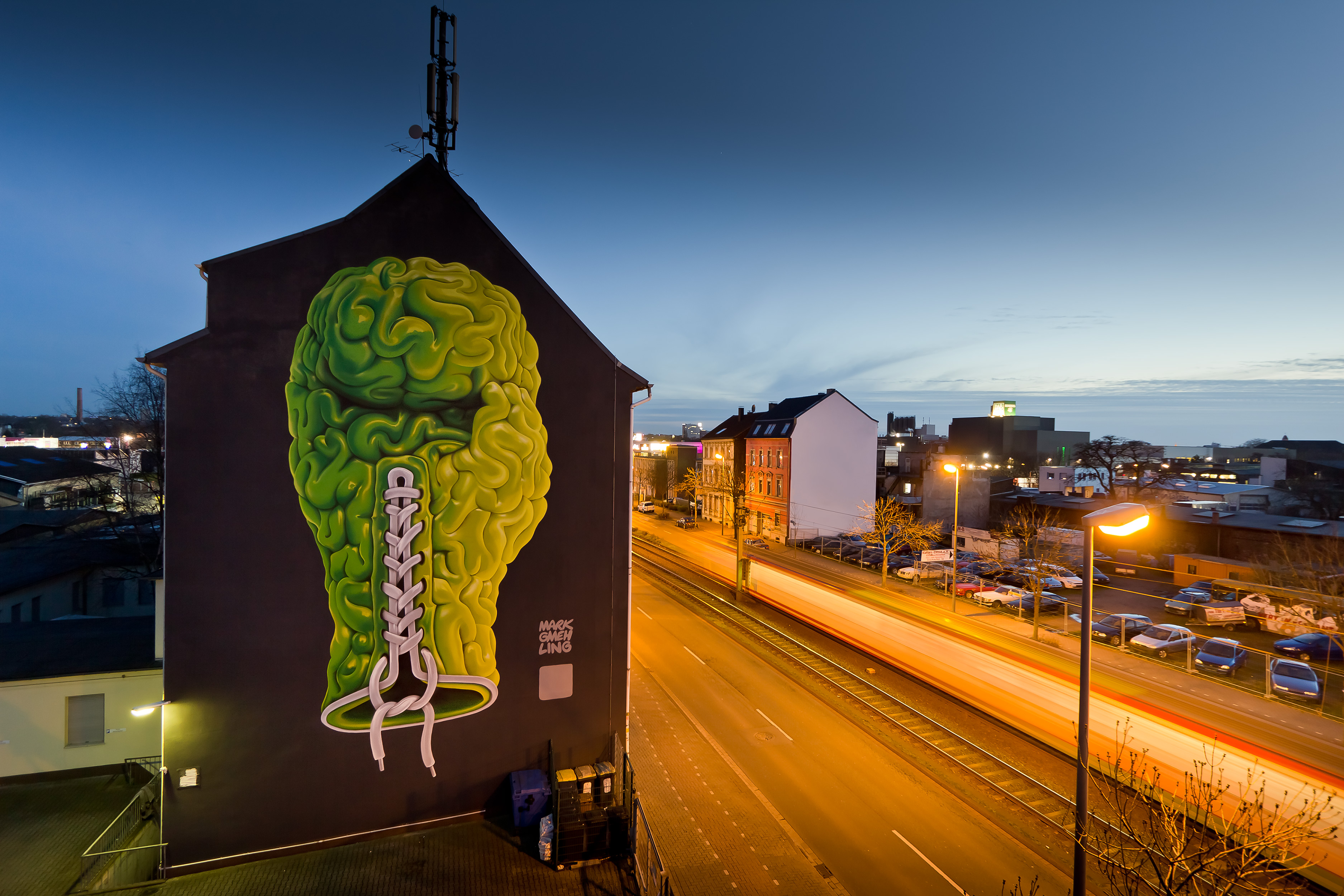 Verschlungene Figuren sind sein Markenzeichen:Streetart des deutschen Künstlers Mark Gmehling.