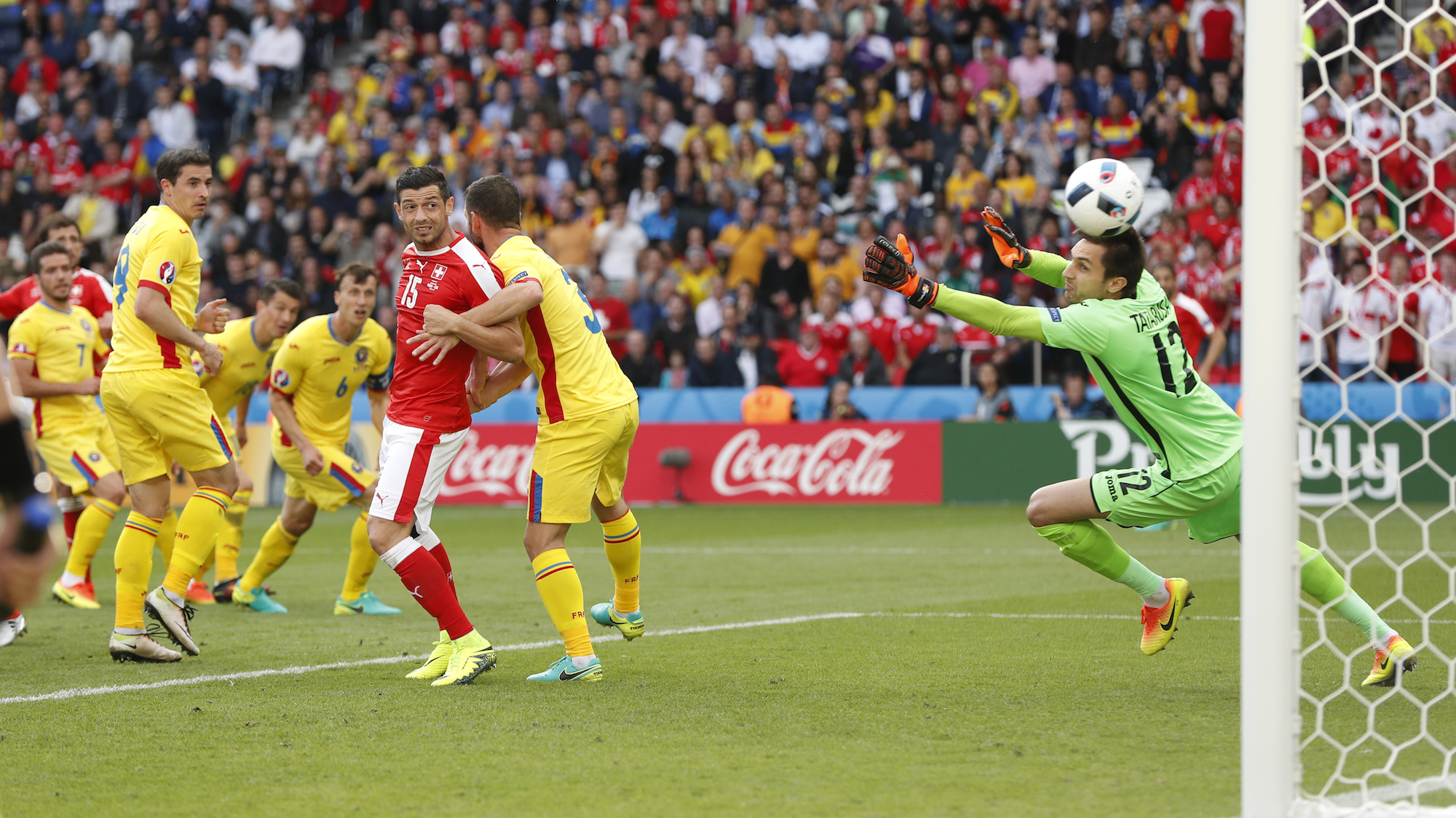 Football Soccer - Romania v Switzerland - EURO 2016 - Group A - Parc des Princes, Paris, France - 15/6/16 Switzerland's Admir Mehmedi scores their first goal past Romania's Ciprian Tatarusanu REUTERS/John Sibley Livepic