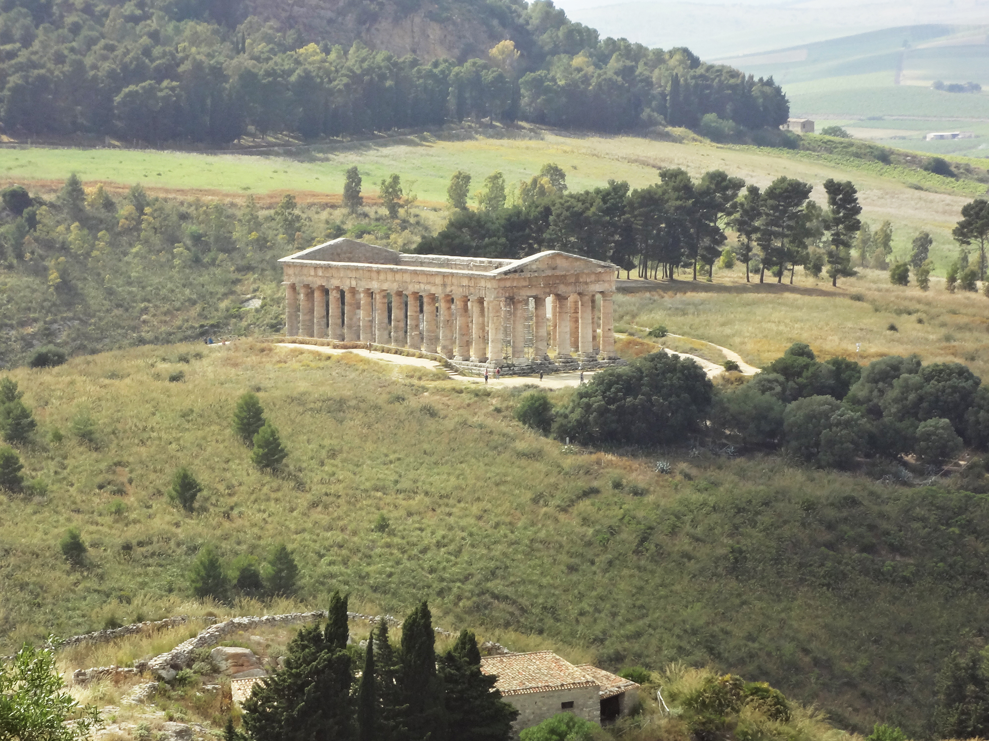 Die meisten Tempel Siziliens stürzten in Laufe der Zeit infolge von Erdbeben ein – von diesem Schicksal blieb derjenige von Egesta verschont.