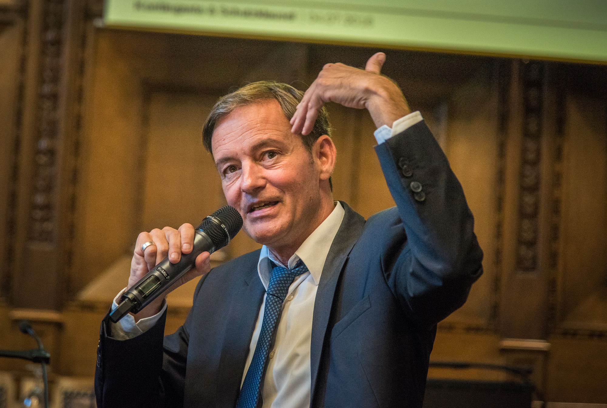 Nationalrat und nebs-Co-Präsident Martin Naef bei seinem Referat.