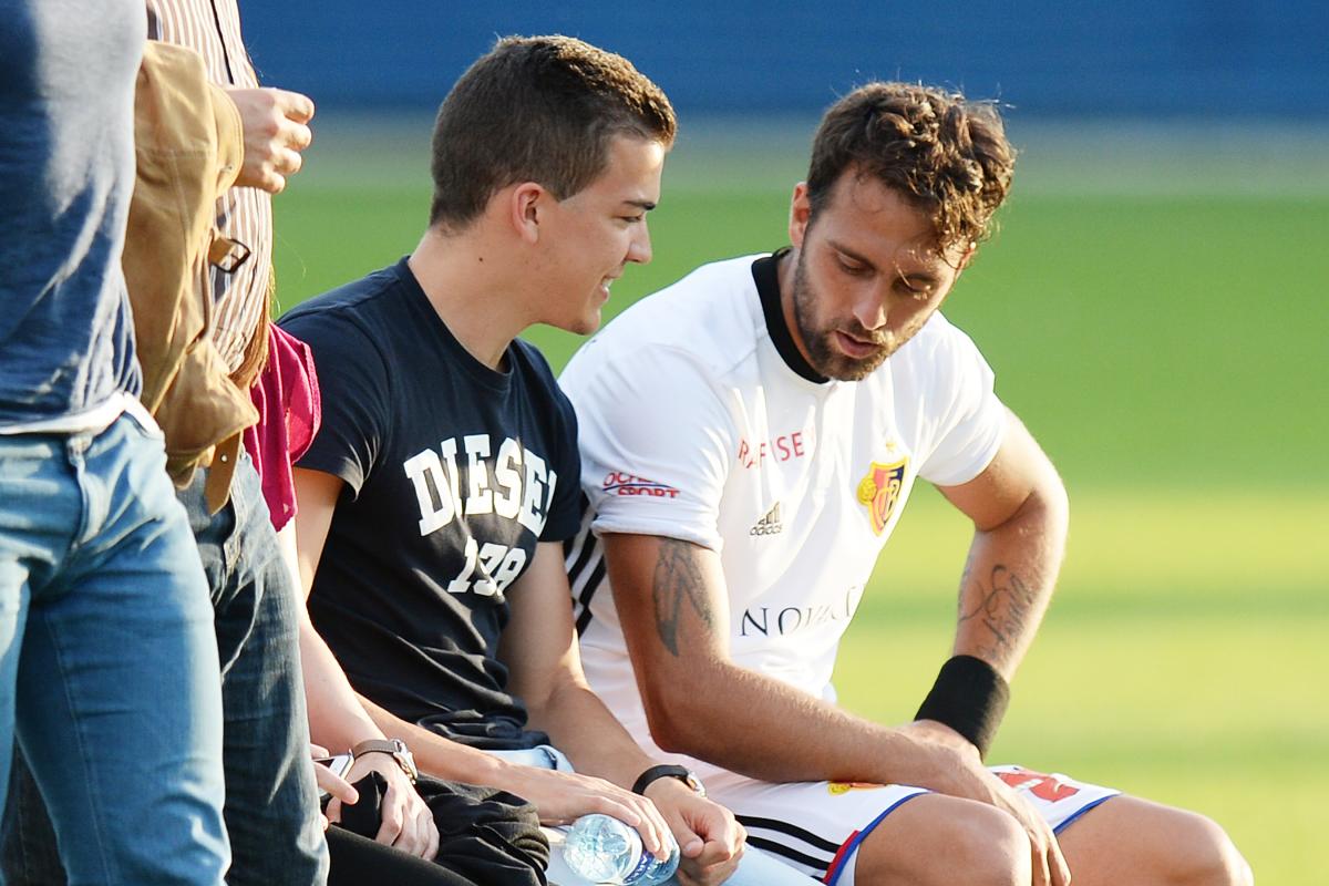 08.07.2016; Muenchenstein; Fussball Super League - Testspiel FC Basel - FC Lausanne-Sport; Kevin Bua und Kapitaen Matias Delgado (Basel) (Steffen Schmidt/freshfocus)