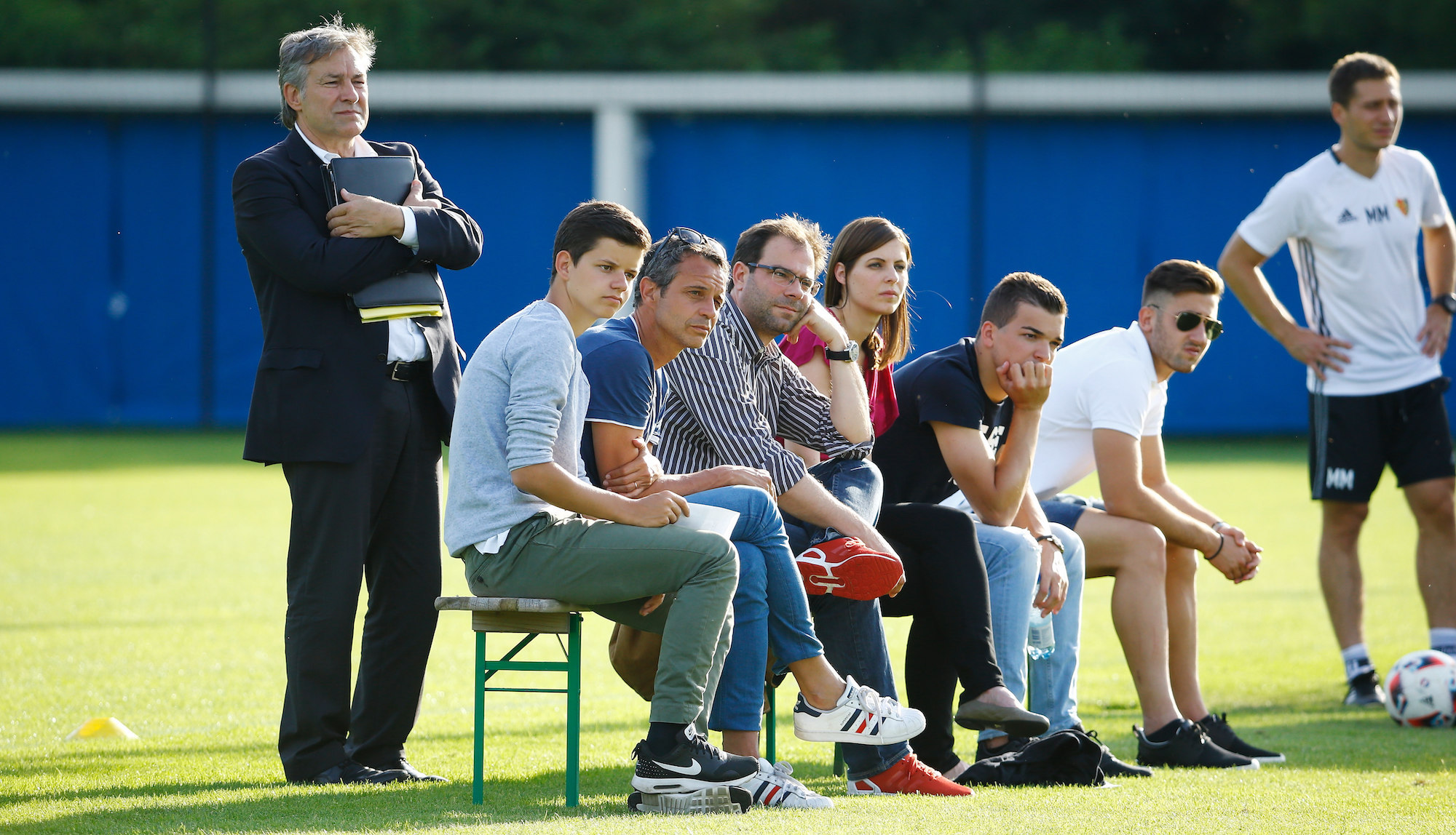 08.07.2016 FCB Campus , Saison 2016/2017 Herren Fussball Testspiel FC Basel - FC Lausanne Sport vl. Gusti Nussbaumer , Präsident Bernhard Heusler , Sportchef Georg Heitz , Medienchefin Andrea Roth , Kevin Bua und Andraz Sporar (FC Basel) (c) Manuel Geisser
