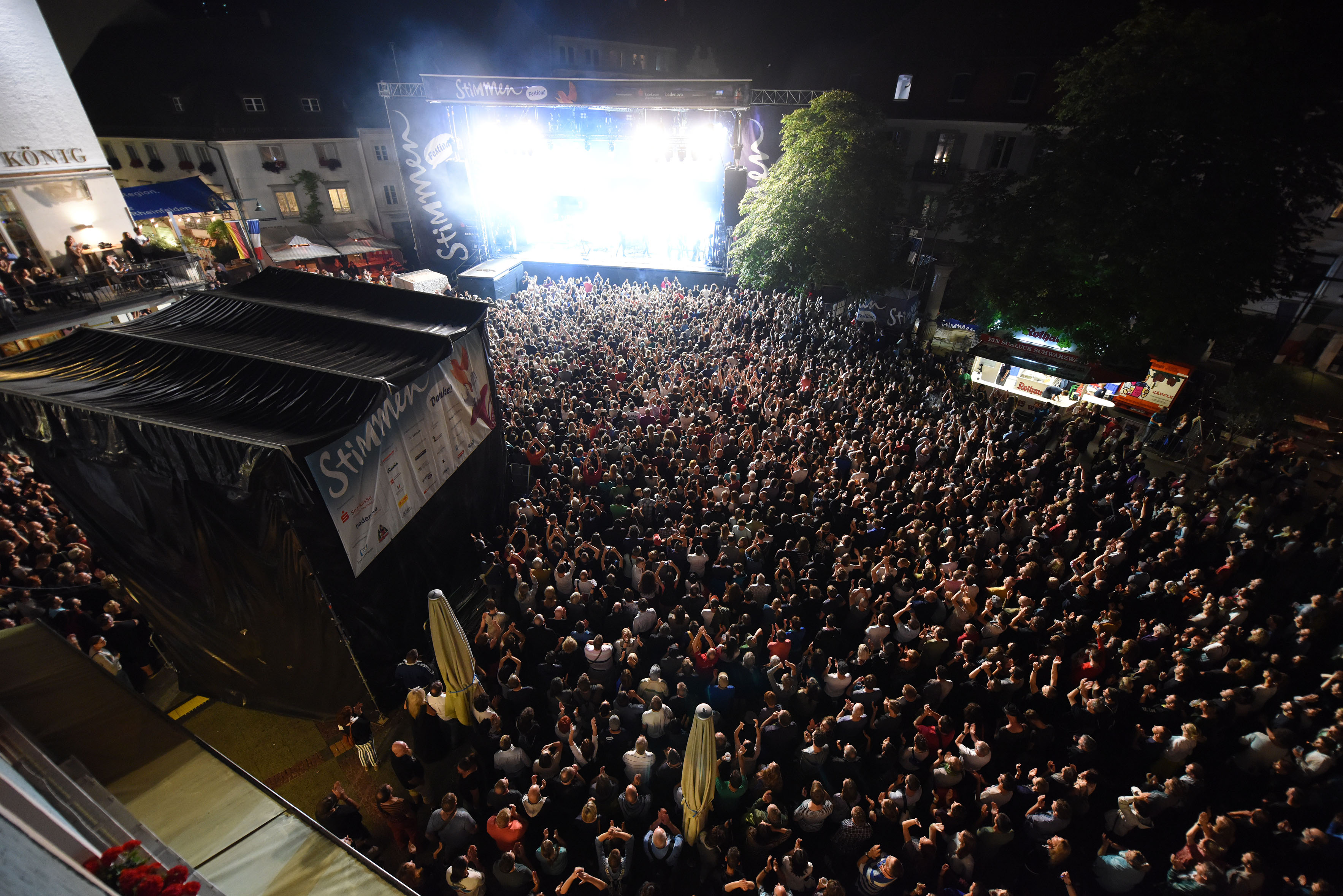 Ein gut besuchter Lörracher Marktplatz: «Massive Attack» war ein Magnet an der diesjährigen «Stimmen»-Ausgabe.