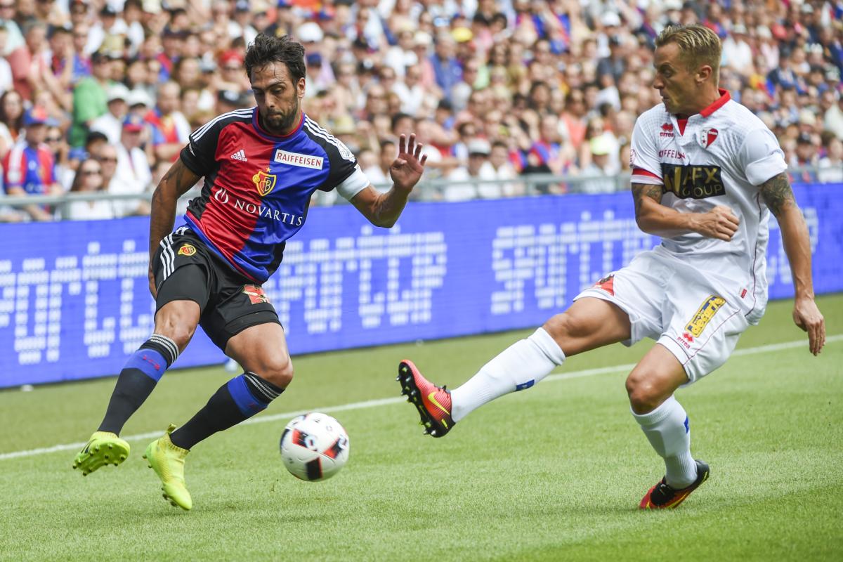 24.07.2016; Basel; Fussball Super League - FC Basel 1893 - FC Sion; Matias Delgado (Basel) Reto Ziegler (Sion) (Andy Mueller/freshfocus)