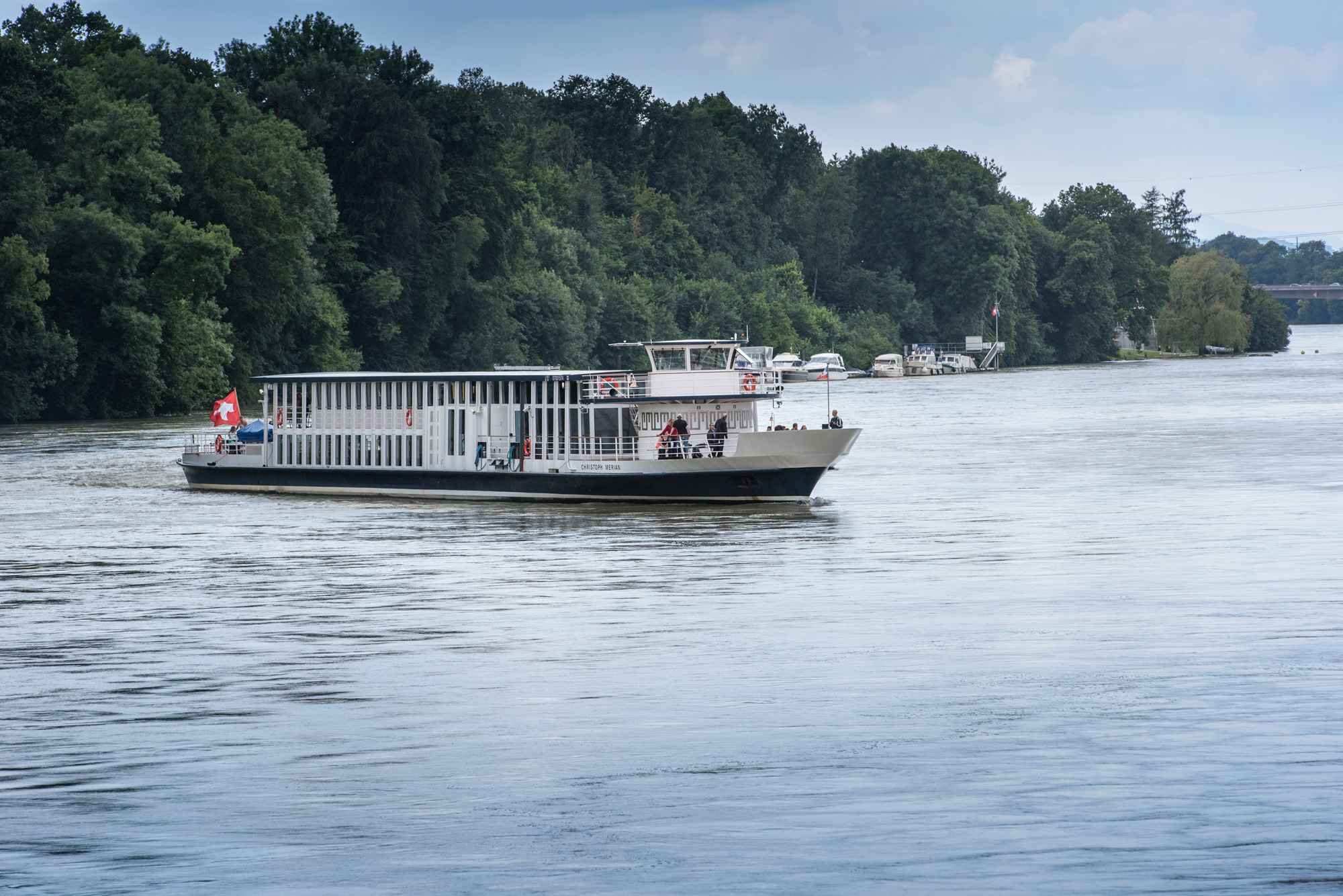 Kein schlechter Arbeitsplatz: Die MS Christoph Merian auf dem Rhein.