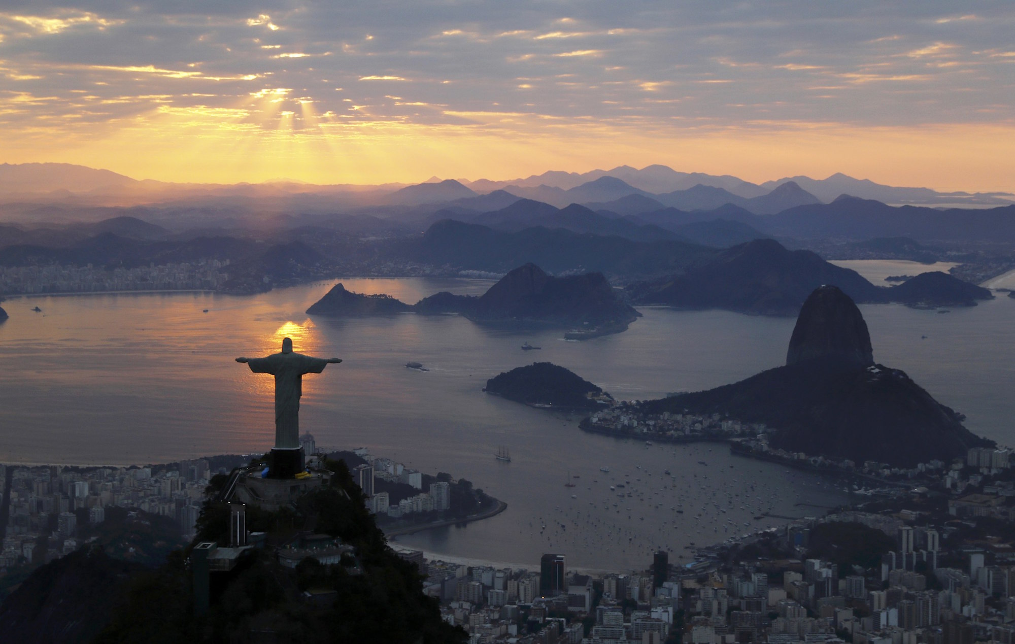 Jesus Christ The Redeemer is seen during sunrise in Rio de Janeiro, Brazil August 2, 2016. REUTERS/Wolfgang Rattay TPX IMAGES OF THE DAY