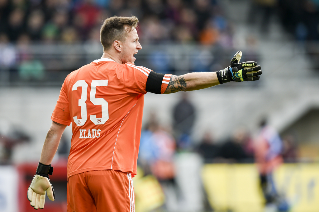 Torhueter Oliver Klaus von Vaduz, im Fussball Meisterschaftsspiel der Super League zwischen dem FC Vaduz und dem FC Basel, im Rheinpark Stadion in Vaduz, am Sonntag, 9. November 2014. (KEYSTONE/Gian Ehrenzeller)