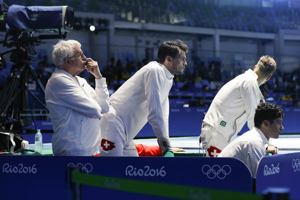 Switzerland's coach Gianni Muzio, Peer Borsky, Benjamin Steffen and Fabian Kauter, from left, react during the men�s Fencing Epee Team quarterfinal against Italy in the Carioca Arena 3 in Rio de Janeiro, Brazil, at the Rio 2016 Olympic Summer Games, pictured on Sunday, August 14, 2016. (KEYSTONE/Peter Klaunzer)