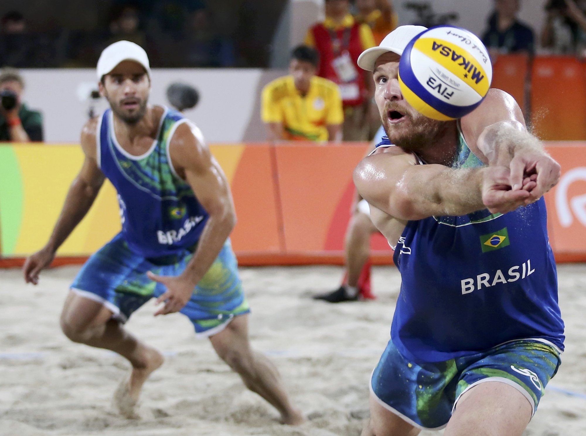 2016 Rio Olympics - Beach Volleyball - Men's Semifinal - Brazil v Netherlands - Beach Volleyball Arena - Rio de Janeiro, Brazil - 16/08/2016. Alison (BRA) of Brazil (R) competes. REUTERS/Adrees Latif FOR EDITORIAL USE ONLY. NOT FOR SALE FOR MARKETING OR ADVERTISING CAMPAIGNS.