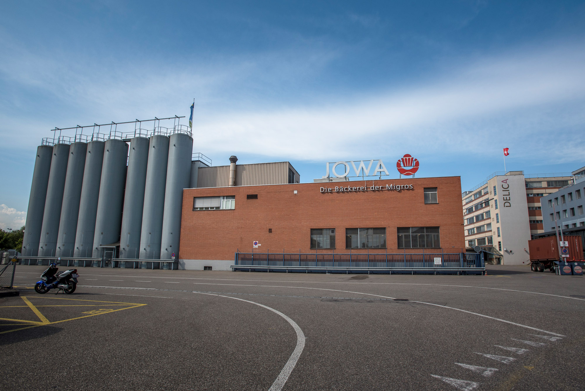 Eindrücke im und am Birsfelder Rheinhafen-Areal.