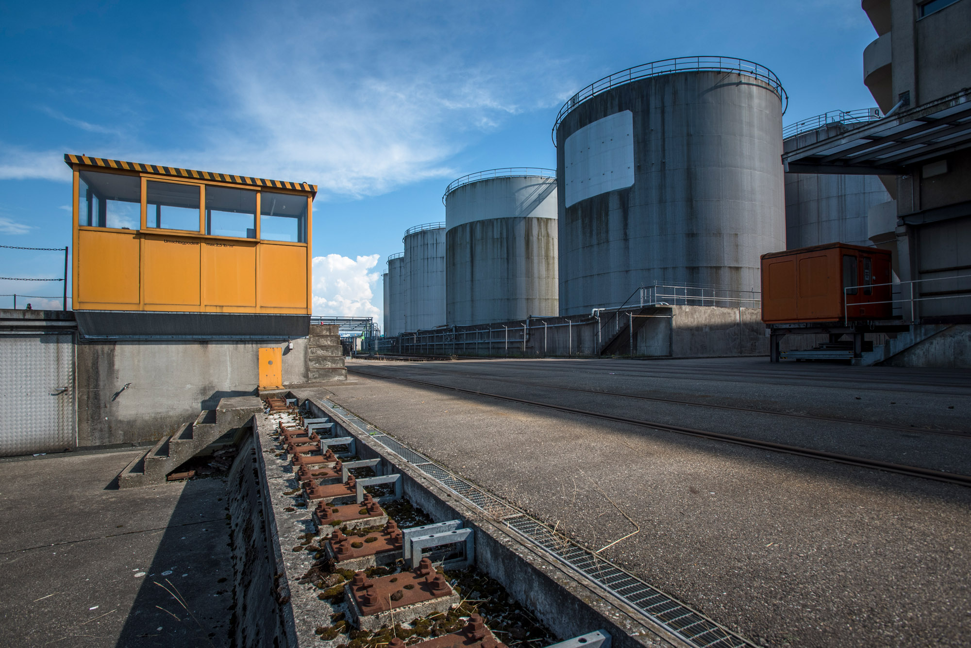 Eindrücke im und am Birsfelder Rheinhafen-Areal.