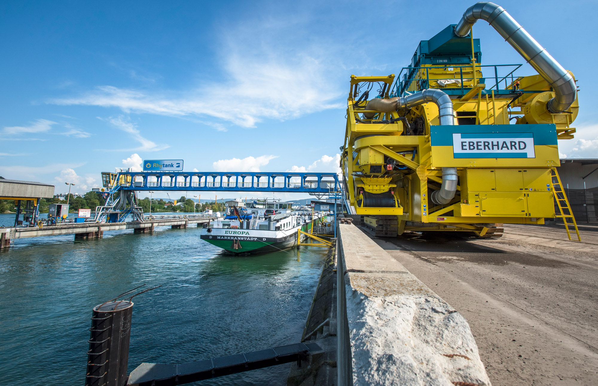 Eindrücke im und am Birsfelder Rheinhafen-Areal.