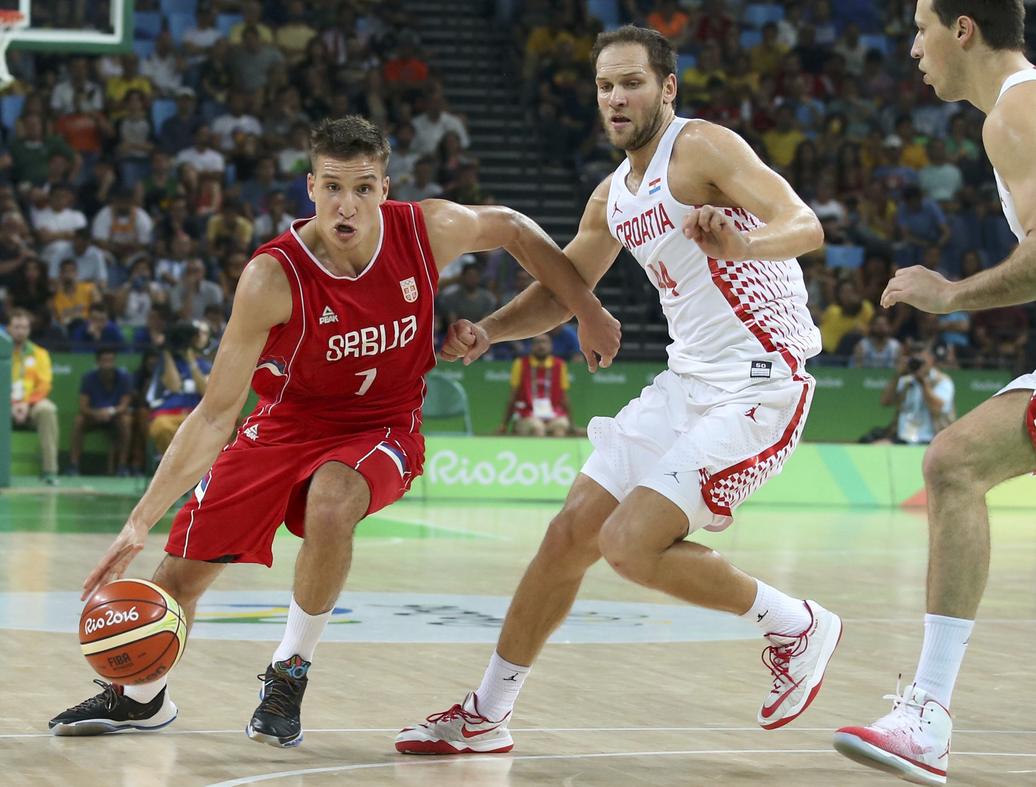 Ein Viertelfinale und zwei total unterschiedliche Nationalitäten im Wettbewerb, wie man deutlich erkennt: Serbe Bogdan Bogdanovic setzt sich gegen den Kroaten Bojan Bogdanovic durch.