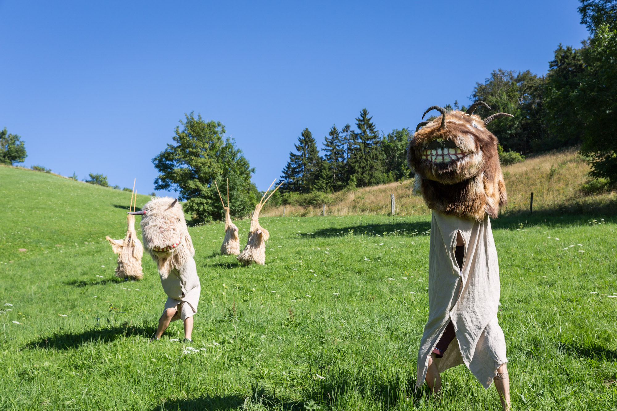 Im Paradies begegnet man skurrilen Figuren.