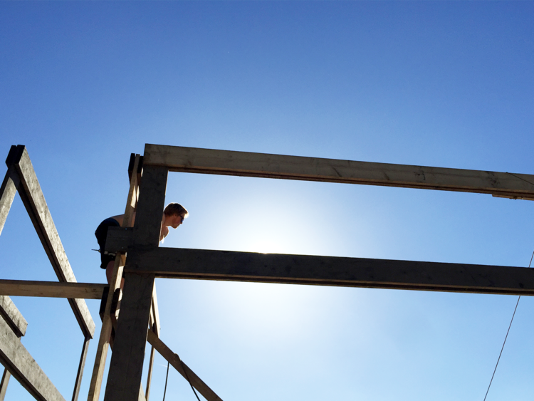 Der prallen Sonne ausgesetzt: Von Regen bis Hitzewelle mussten die Studenten in jeder Wetterlage im Freien arbeiten.