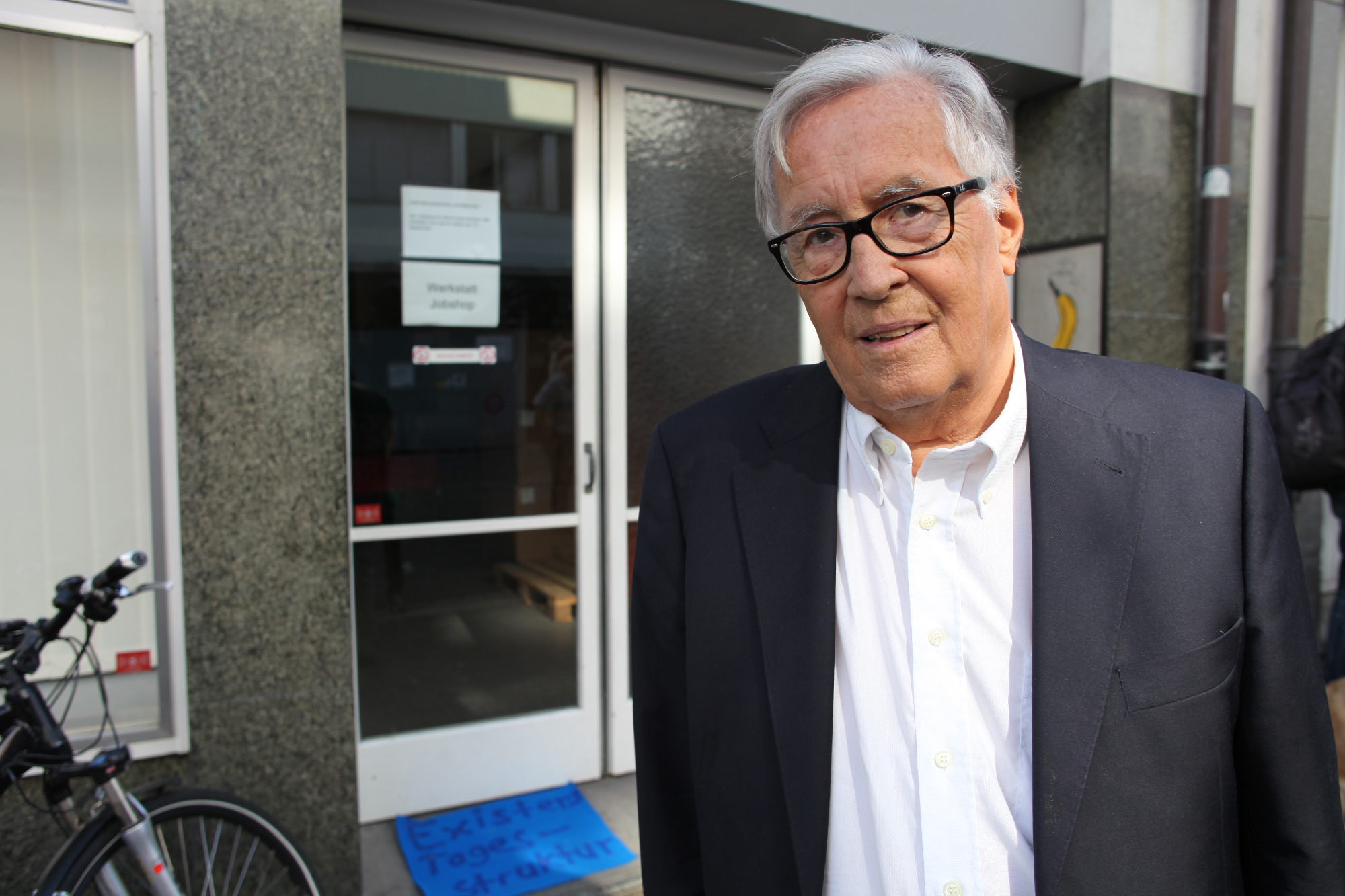 Prof. Dr. Hans-Peter Schreiber fürchtet um sein Lebenswerk und macht sich Sorgen um die Klientinnen und Klienten der Werkstatt Jobshop.