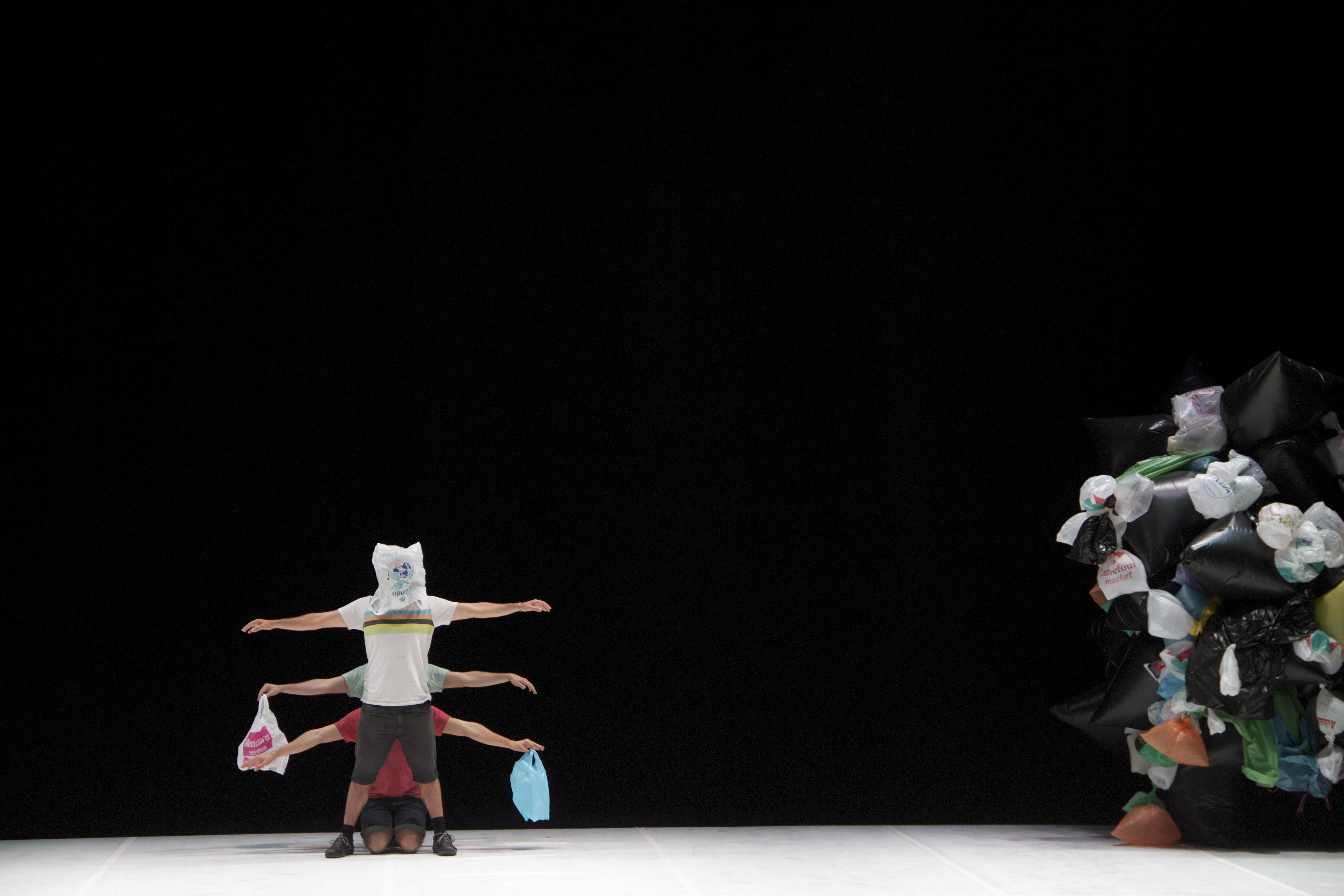 Der Mensch ist ein merkwürdiges Wesen –  das zeigt die spanische Performancegruppe «El Conde de Torrefiel».