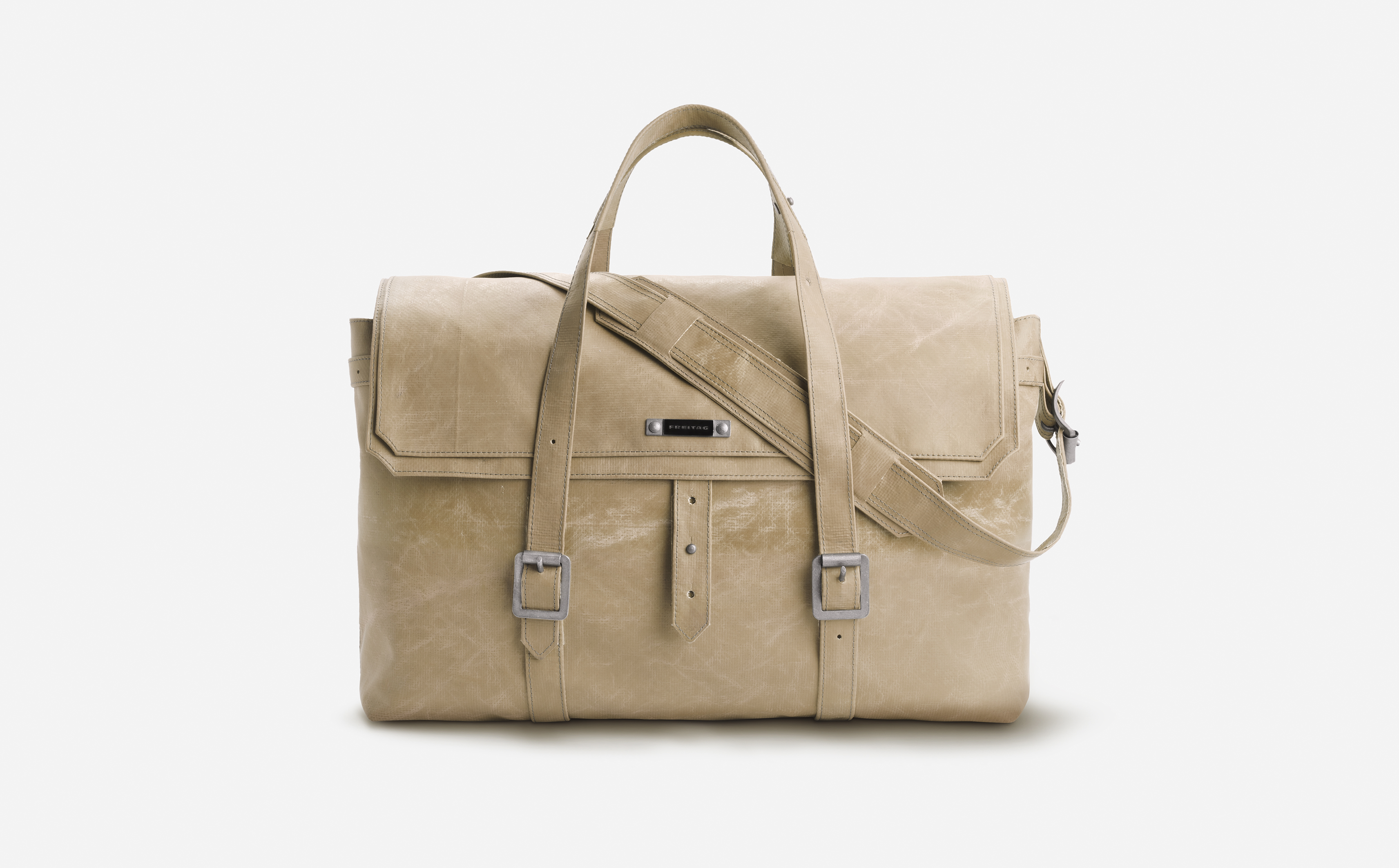 Nachhaltig, aber nicht nachhaltig genug. Eine Freitag-Tasche aus Lastwagenplanen.