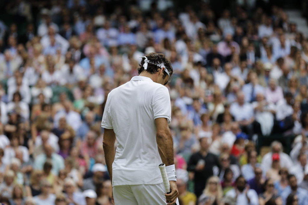 ARCHIV --- ZUM OLYMPIA-AUS UND VORZEITIGEN SAISON-AUS VON ROGER FEDERER STELLEN WIR IHNEN FOLGENDES BILD ZUR VERFUEGUNG --- Roger Federer of Switzerland during his semifinal match against Milos Raonic of Canada, at the All England Lawn Tennis Championships in Wimbledon, London, Friday, July 8, 2016. (KEYSTONE/Peter Klaunzer) *** NO SALES, NO ARCHIVES ***