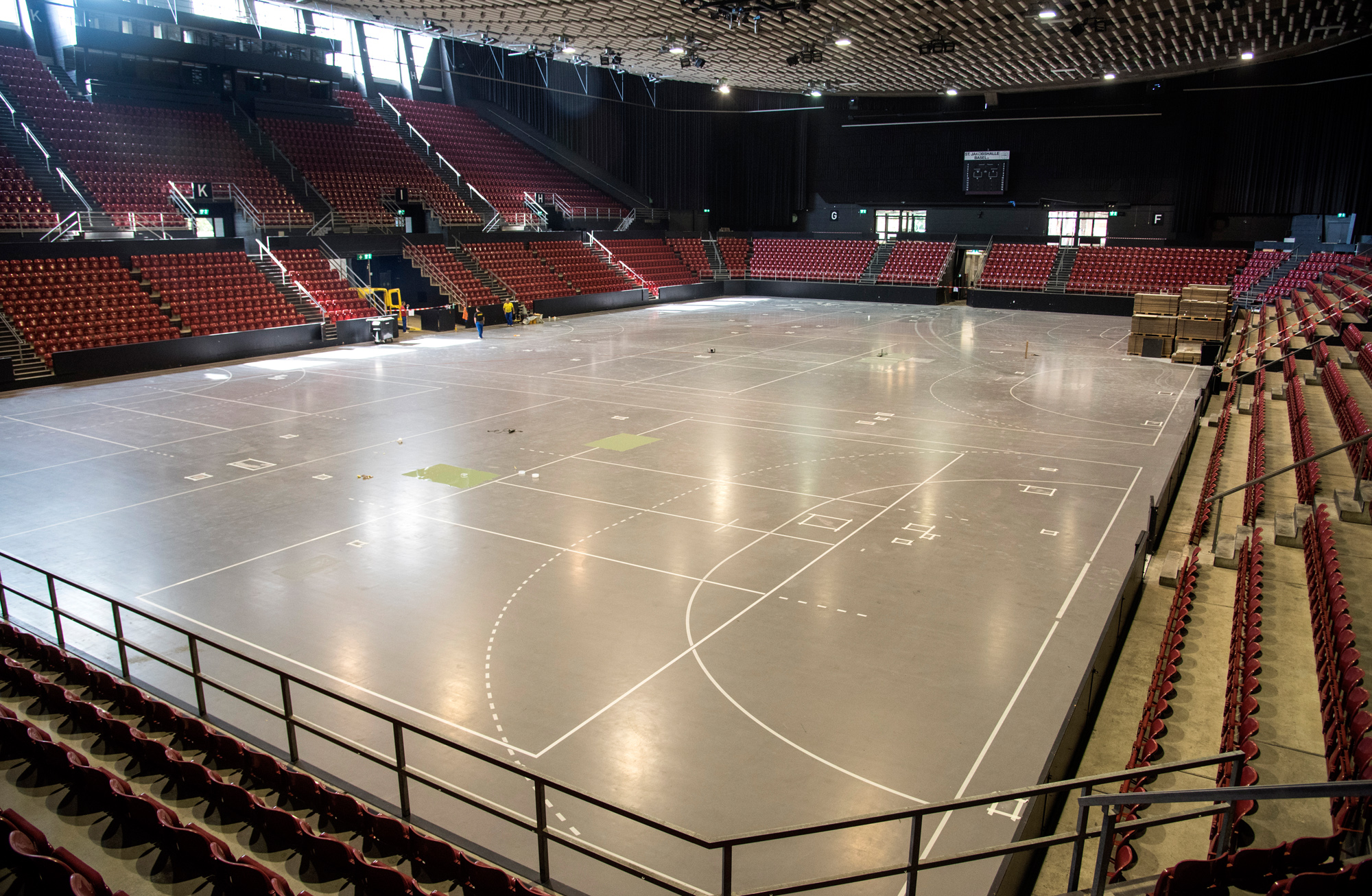 Die Haupthalle wird in der letzten Bauphase saniert. Dann werden neue Stühle installiert, die Fenster werden zugemauert.