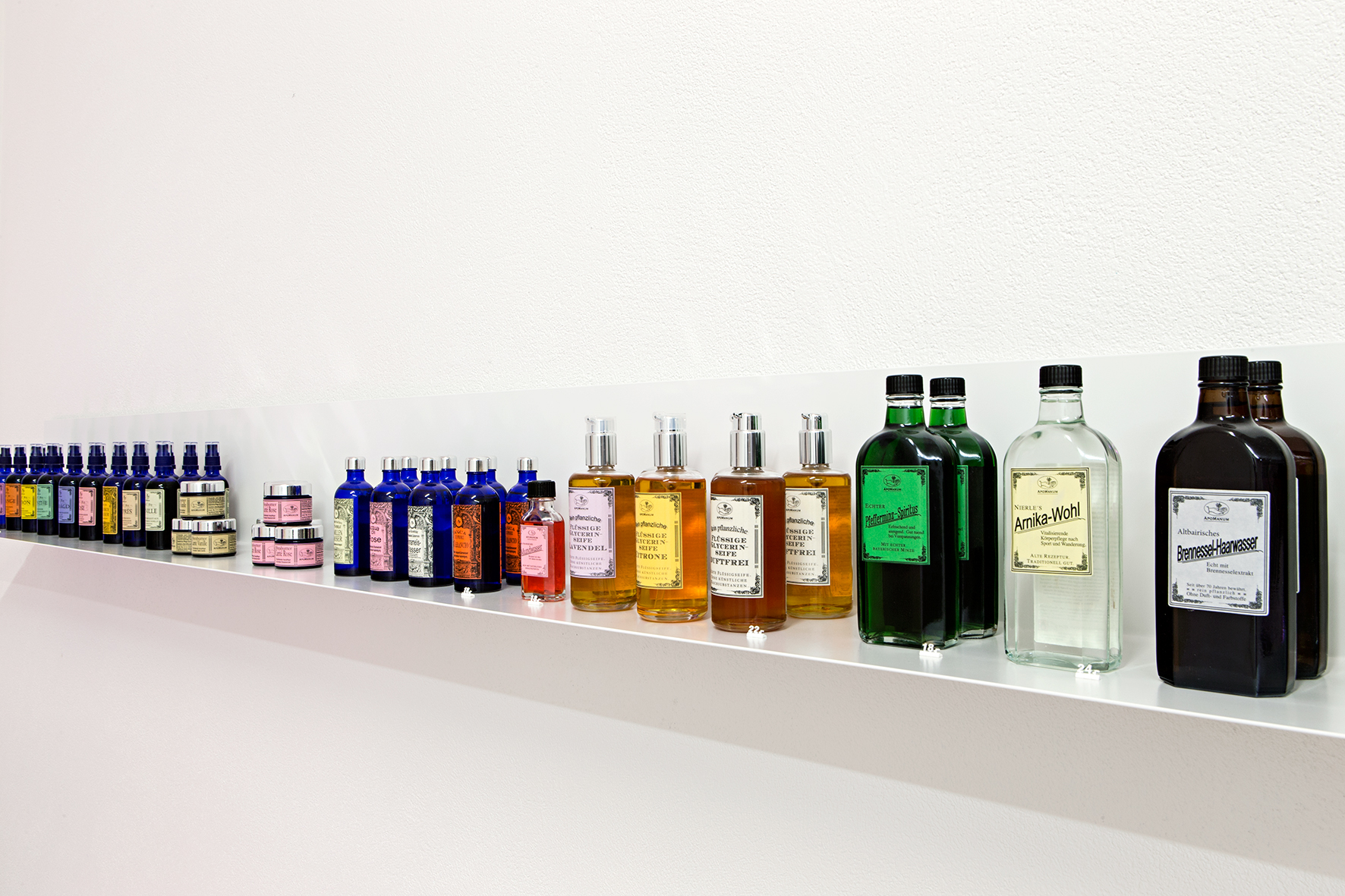 Apothekerflasche gefällig? Produkte von Apomanum.
