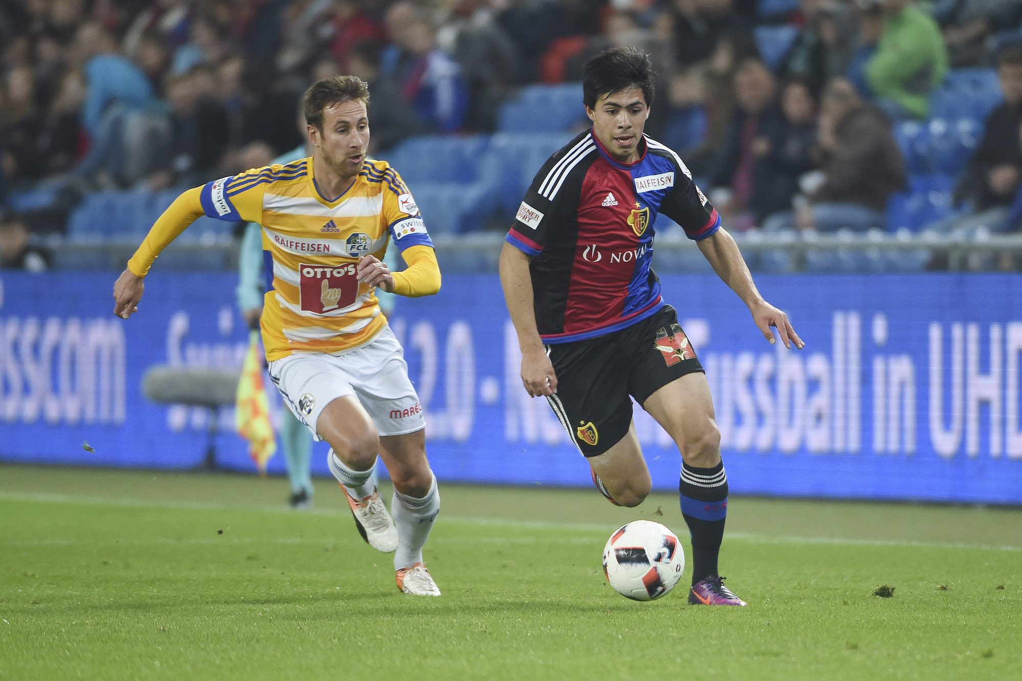 15.10.2016; Basel; Fussball Super League - FC Basel - FC Luzern; Jerome Thiesson (Luzern) gegen Blas Riberos (Basel) (Daniela Frutiger/freshfocus)