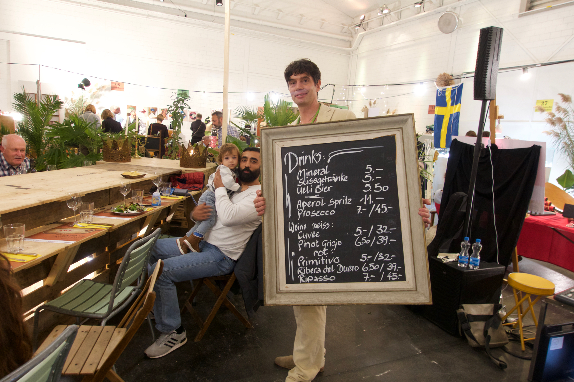 Messechef Miguel Engelwald als Preislisten-Boy.
