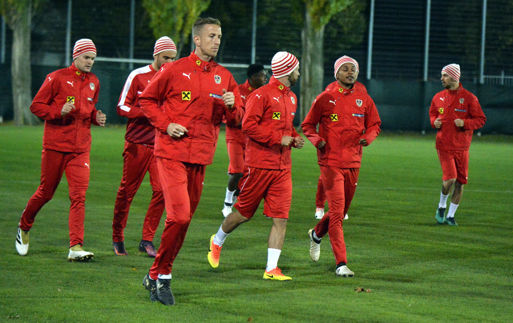ABD0138_20161107 - WIEN - �STERREICH: Training des �FB-Teams am Montag, 07. November 2016, in Wien. Die �sterreichische Fu�ball-Nationalmannschaft wird am kommenden Samstag ein WM-Qualifikationsspiel gegen Irland bestreiten. - FOTO: APA/HERBERT PFARRHOFER