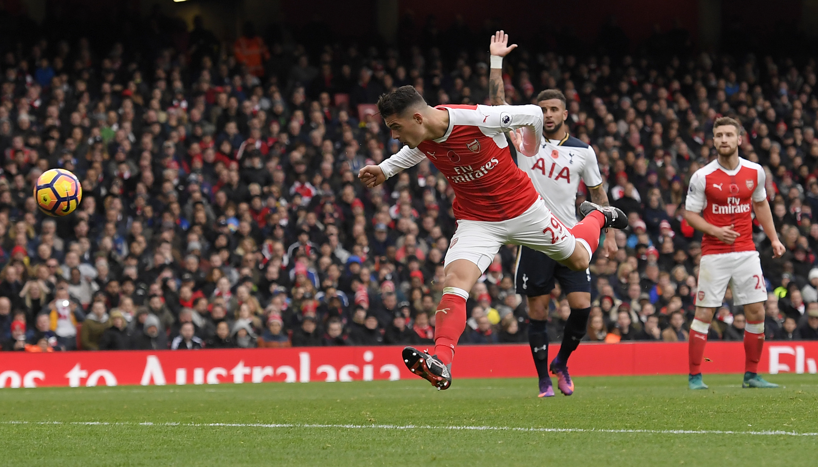 Britain Football Soccer - Arsenal v Tottenham Hotspur - Premier League - Emirates Stadium - 6/11/16 Arsenal's Granit Xhaka misses a chance to score Reuters / Toby Melville Livepic EDITORIAL USE ONLY. No use with unauthorized audio, video, data, fixture lists, club/league logos or 