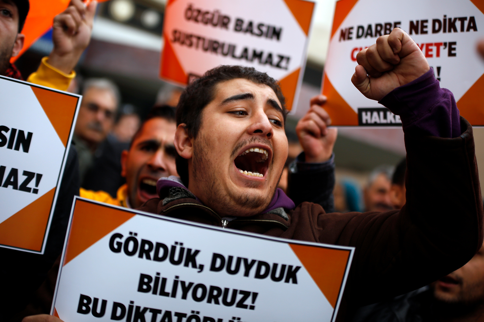 ANKARA, TURKEY - 2016/10/31: Cumhuriyet newspaper readers protested AKP government. Turkish police detained the editor-in-chief Murat Sabuncu and columnist Hikmet Cetinkaya of the opposition newspaper Cumhuriyet in Istanbul and issued arrest warrants for 13 journalists and executives during a police operation. (Photo by Basin Foto Ajansi/LightRocket via Getty Images)