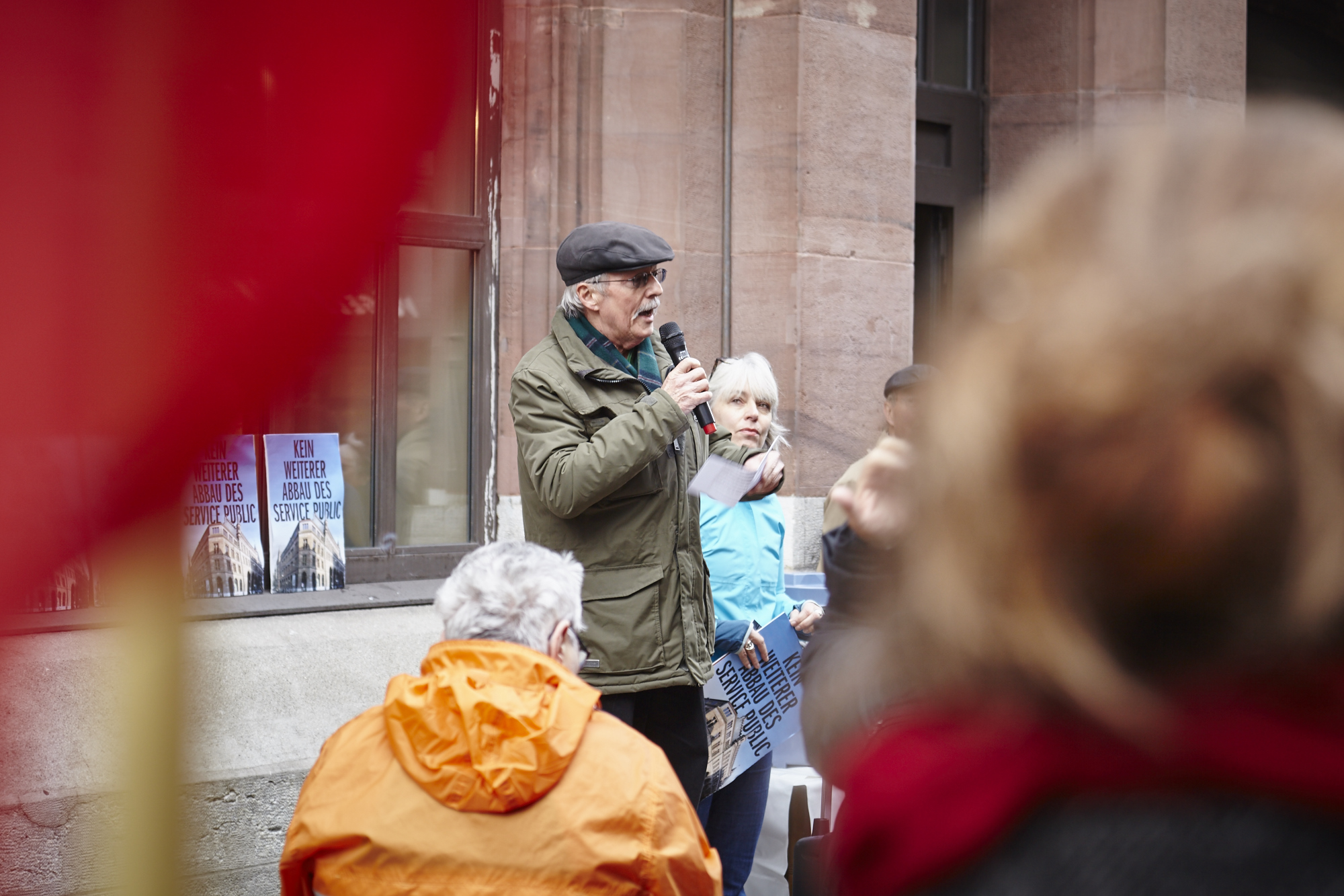Roberto Mascetti von der Rentnerorganisation Avivo kritisierte den Schliessungs-Entscheid scharf: Auch er forderte einen Rückkauf der Post durch die öffentliche Hand.