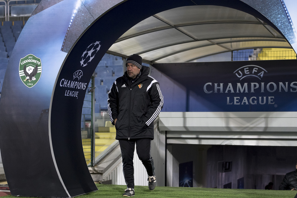 Urs Fischer, head coach of Switzerland's FC Basel 1893, during a training session in the Natsionalen Stadion Vasil Levski in Sofia, Bulgaria, on Tuesday, November 22, 2016. Switzerland's FC Basel 1893 is scheduled to play an UEFA Champions League Group stage Group A matchday 5 soccer match against Bulgaria's PFC Ludogorets Razgrad on Wednesday, November 23, 2016. (KEYSTONE/Georgios Kefalas)