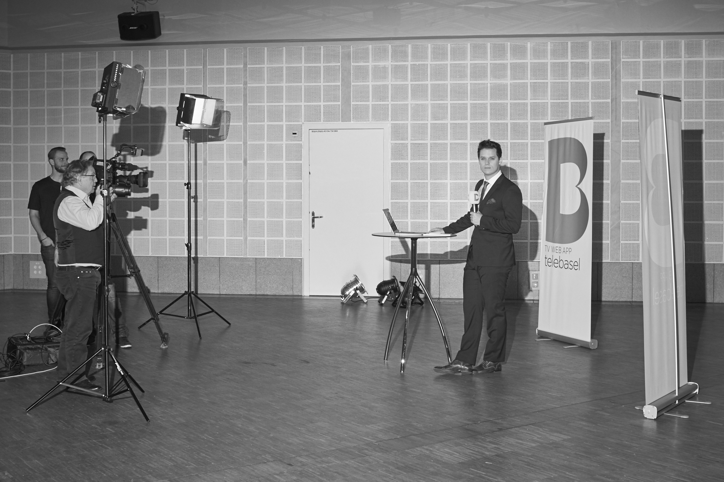 Teleknechtli: TV-Mann Adrian Plachesi dokumentiert von Onlinereporter Peter Knechtli.