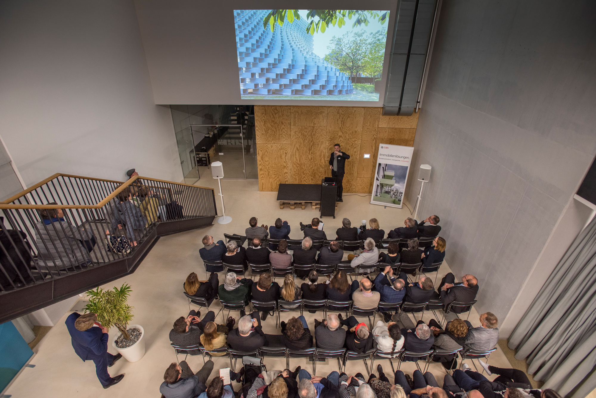 …ein Saal von Zuschauern hing dem Star-Architekten an den Lippen.