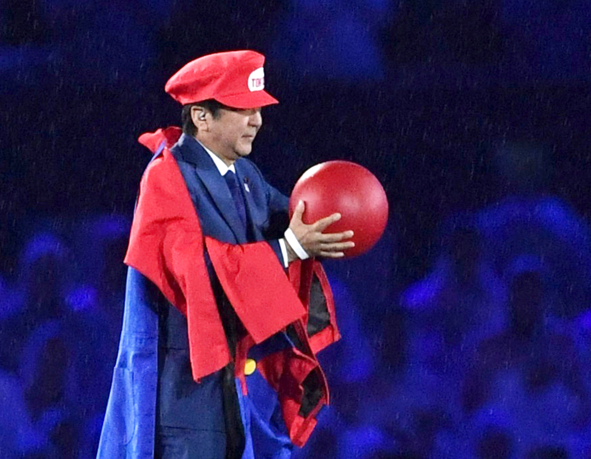 Japans Premierminister Shinzo Abe hatte während der olympischen Sommer-Spiele 2016 in Brasilien einen Auftritt – verkleidet als Super Mario. Es kann heiter werden an den Spielen in Japan 2020.