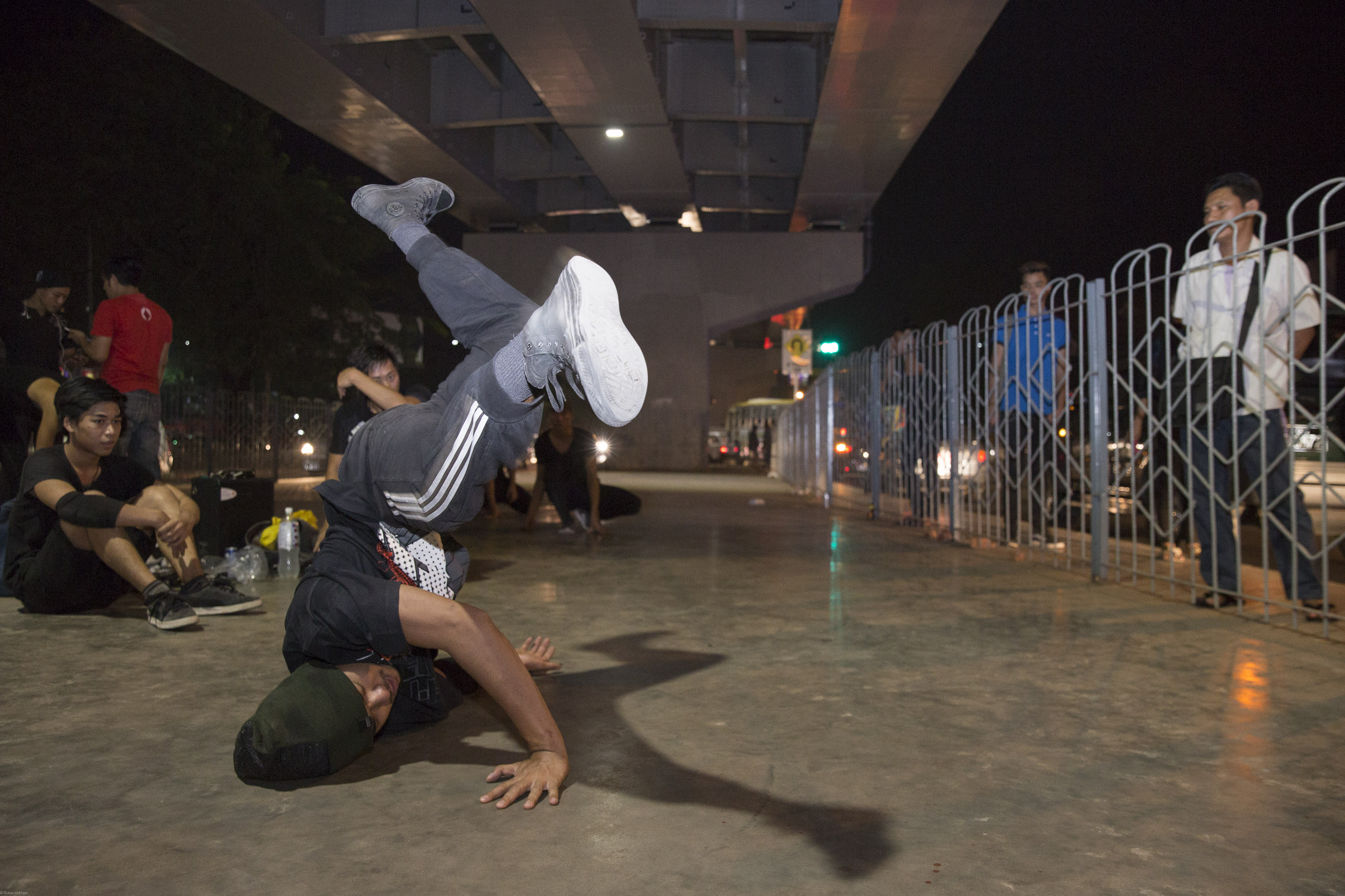 Ko Ko organisiert Workshops in Schulen und landesweite Tanz-Battles.