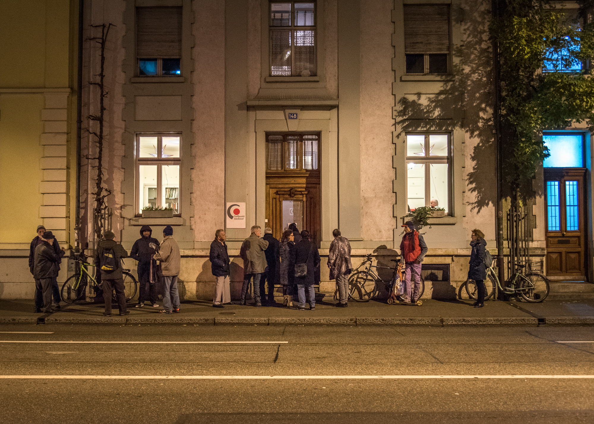 Warten auf den Festschmaus: Die Gäste vom Treffpunkt Glaibasel können ihn kaum erwarten.