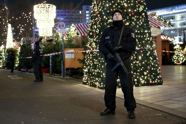 Basler Polizei verstärkt nach Berliner Anschlag ihre Präsenz an den Weihnachtsmärkten class=