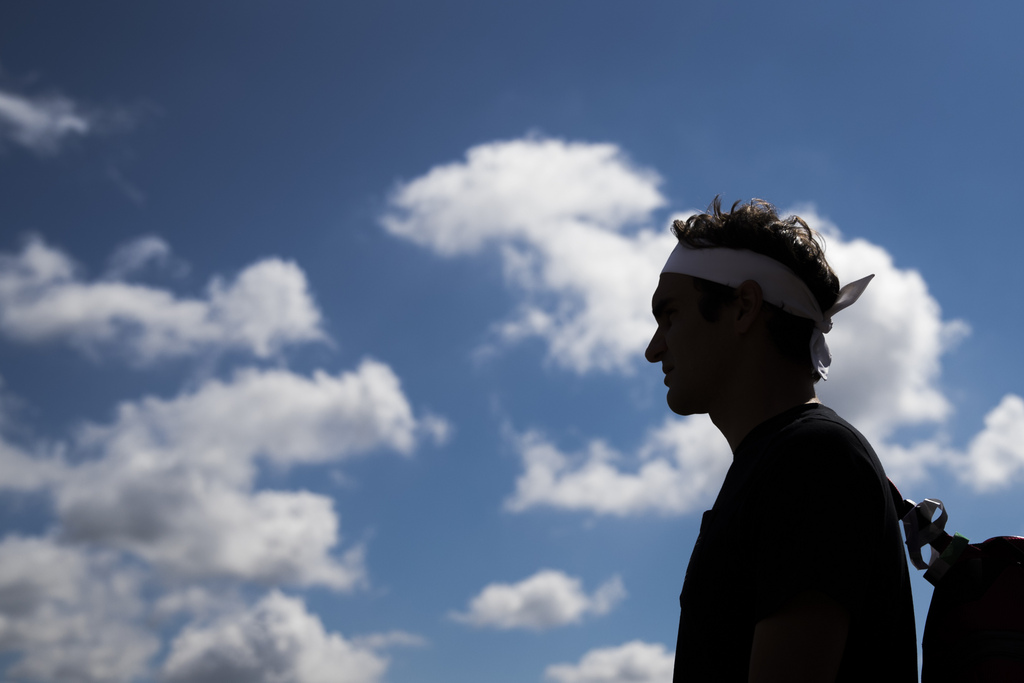 Roger Federer of Switzerland on his way to a training session at the All England Lawn Tennis Championships in Wimbledon, London, Friday, June 24, 2016. The Wimbledon Tennis Championships 2016 will be held in London from 27 June to 10 July. (KEYSTONE/Peter Klaunzer)