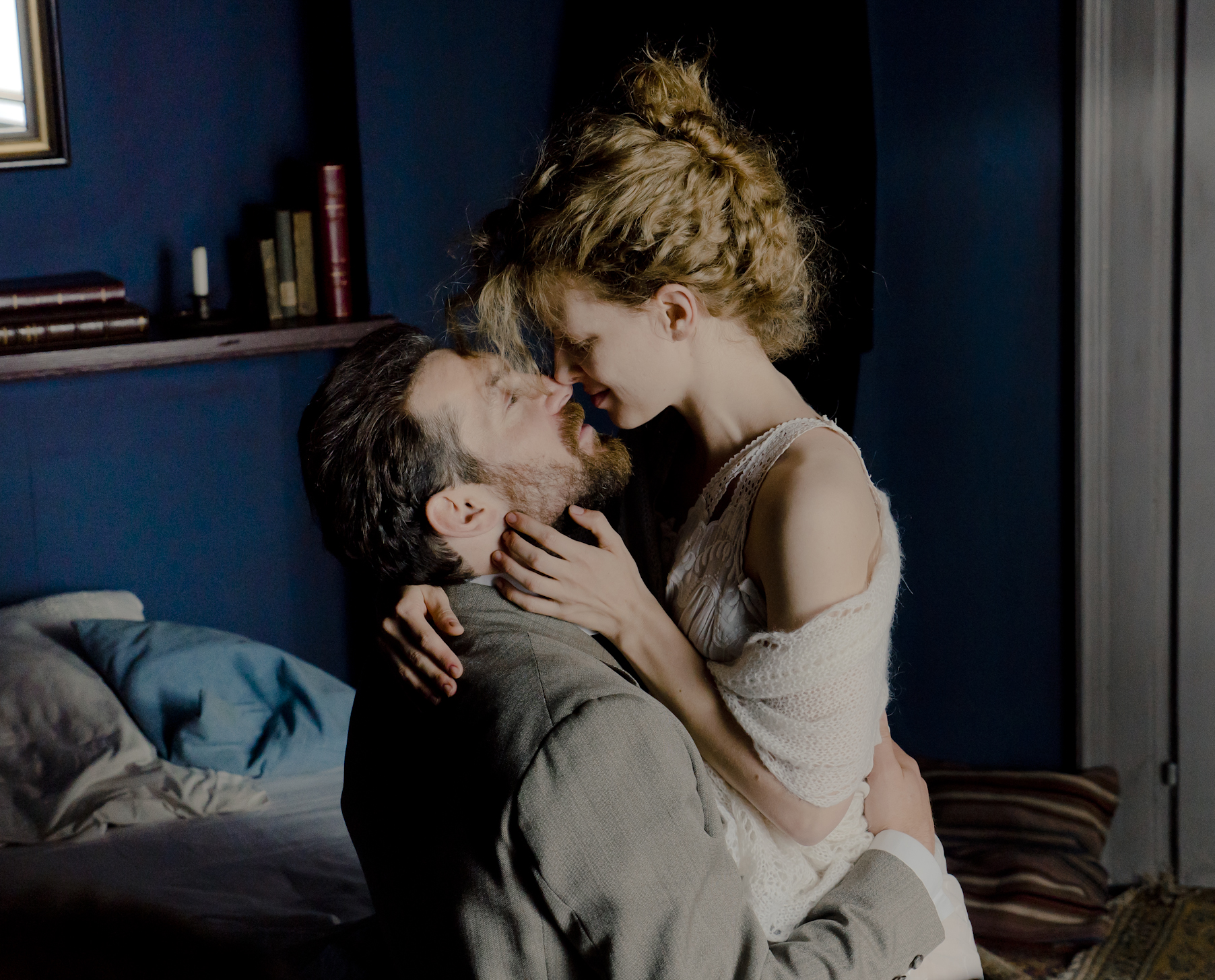 Skandalöse Affäre: Marie Curie (Karolina Gruszka) und Paul Langevin (Arieh Worthalter).