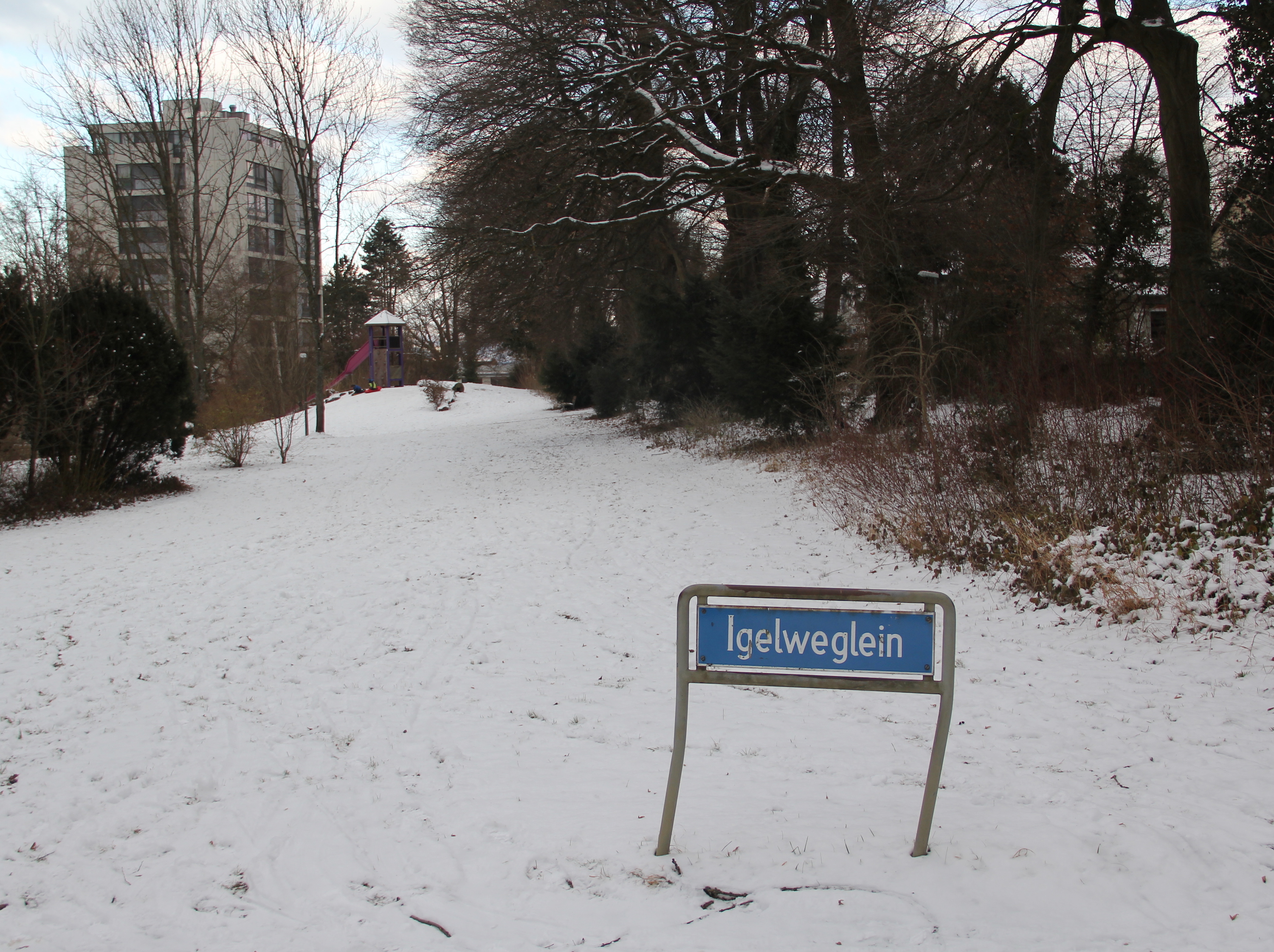 Schlangen, Igel oder Eichhörnchen standen hier Pate: Aus dem einstigen Schleichweg durch ein Waldstück wurde eine Fussgängerpromenade mit tierischen Namen.
